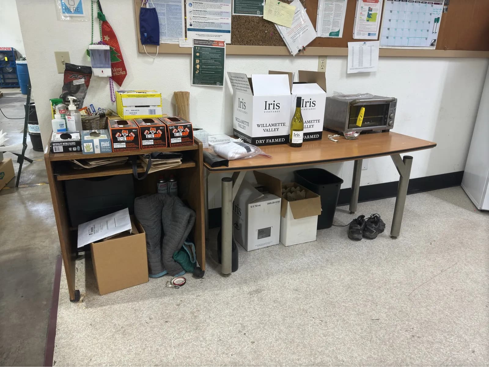 contents-of-section-coffee-table-rolling-table-breville-toaster-oven-and-more-wine-not-included-f8cbf7