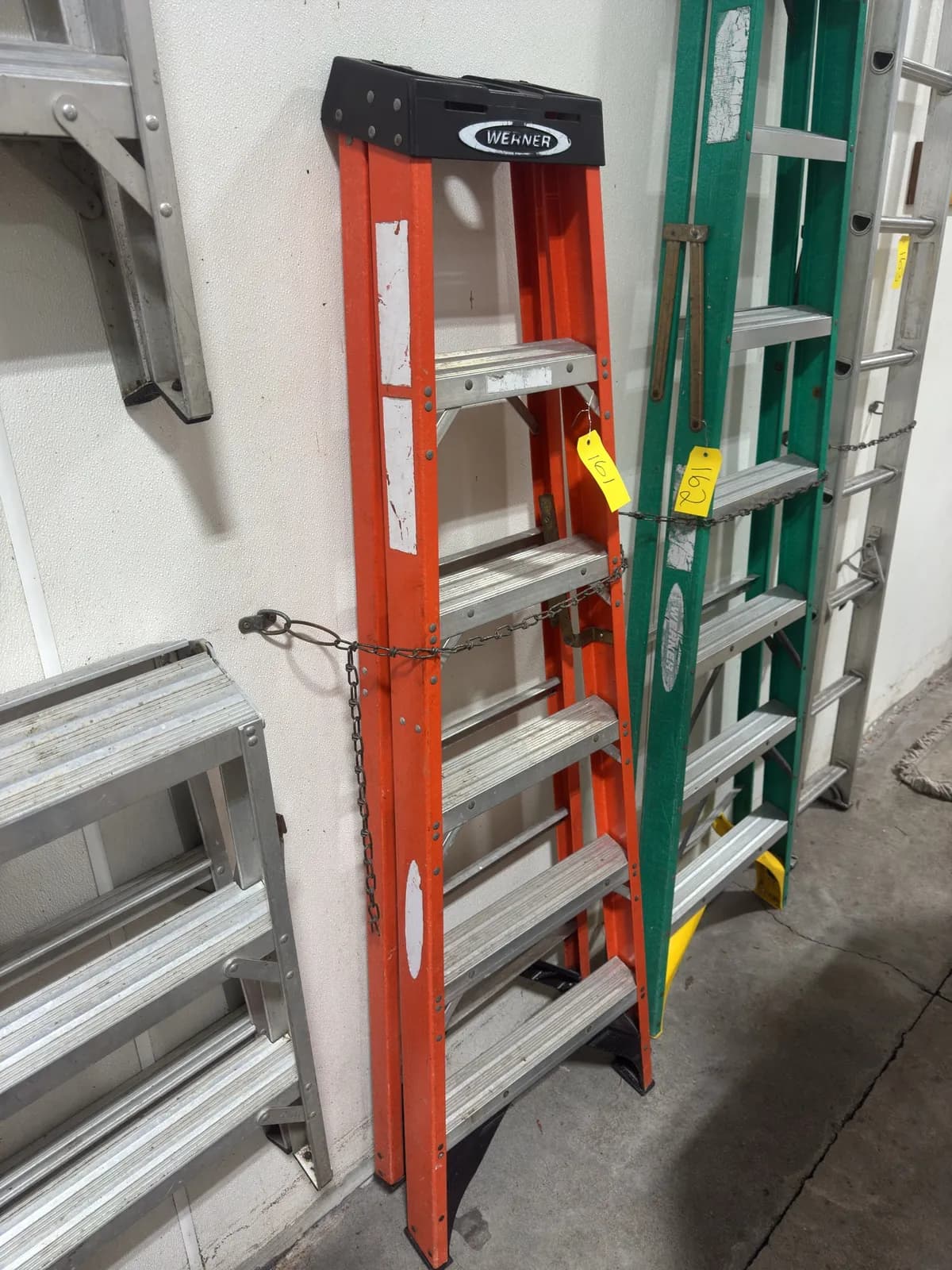 werner-6-fiberglass-ladder-e12d92