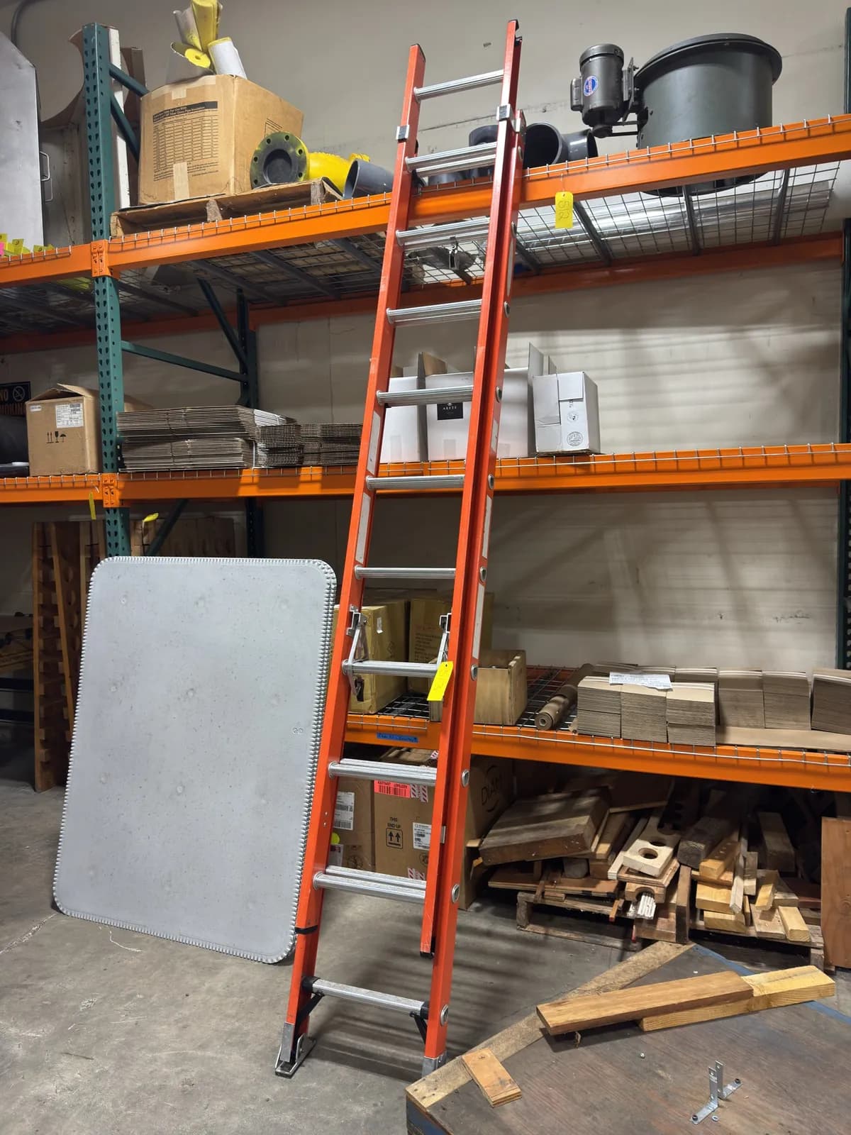 22-fiberglass-extension-ladder-1e51a4