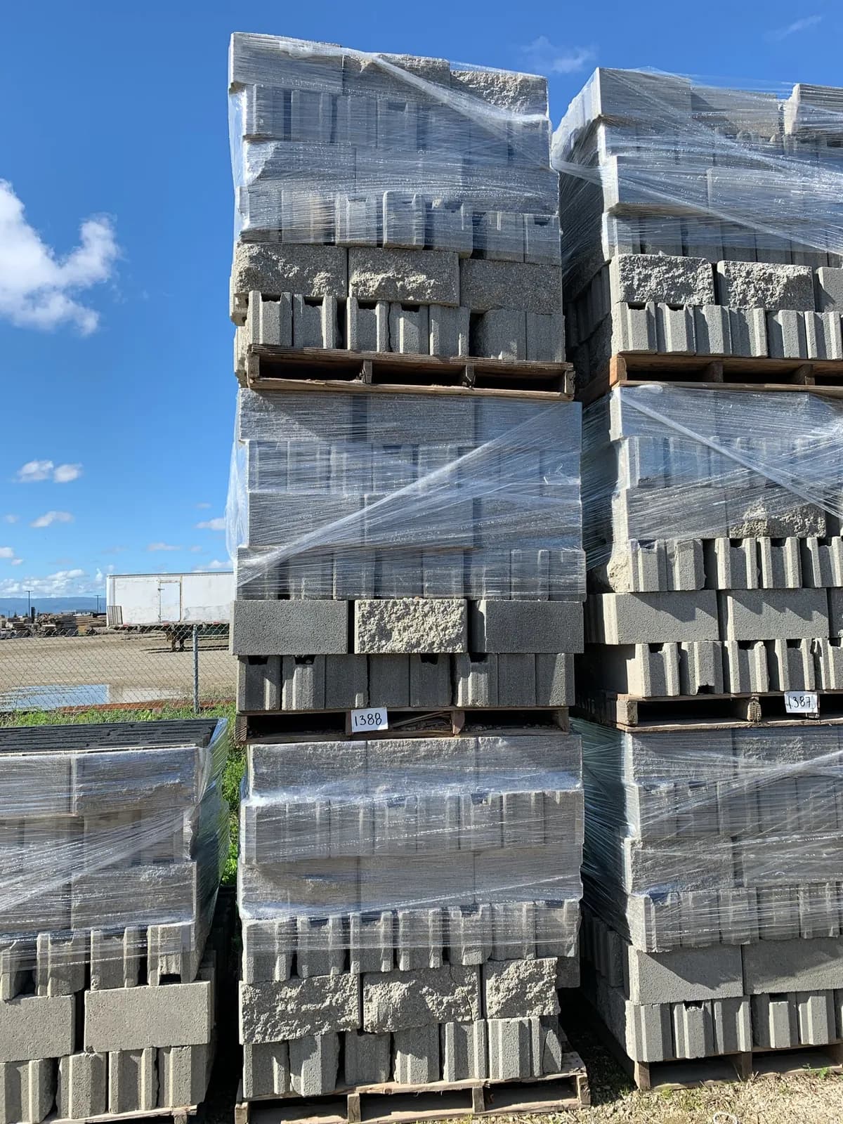 3-pallets-of-6x8x16-split-face-one-side-fence-block-gray-fdbf33