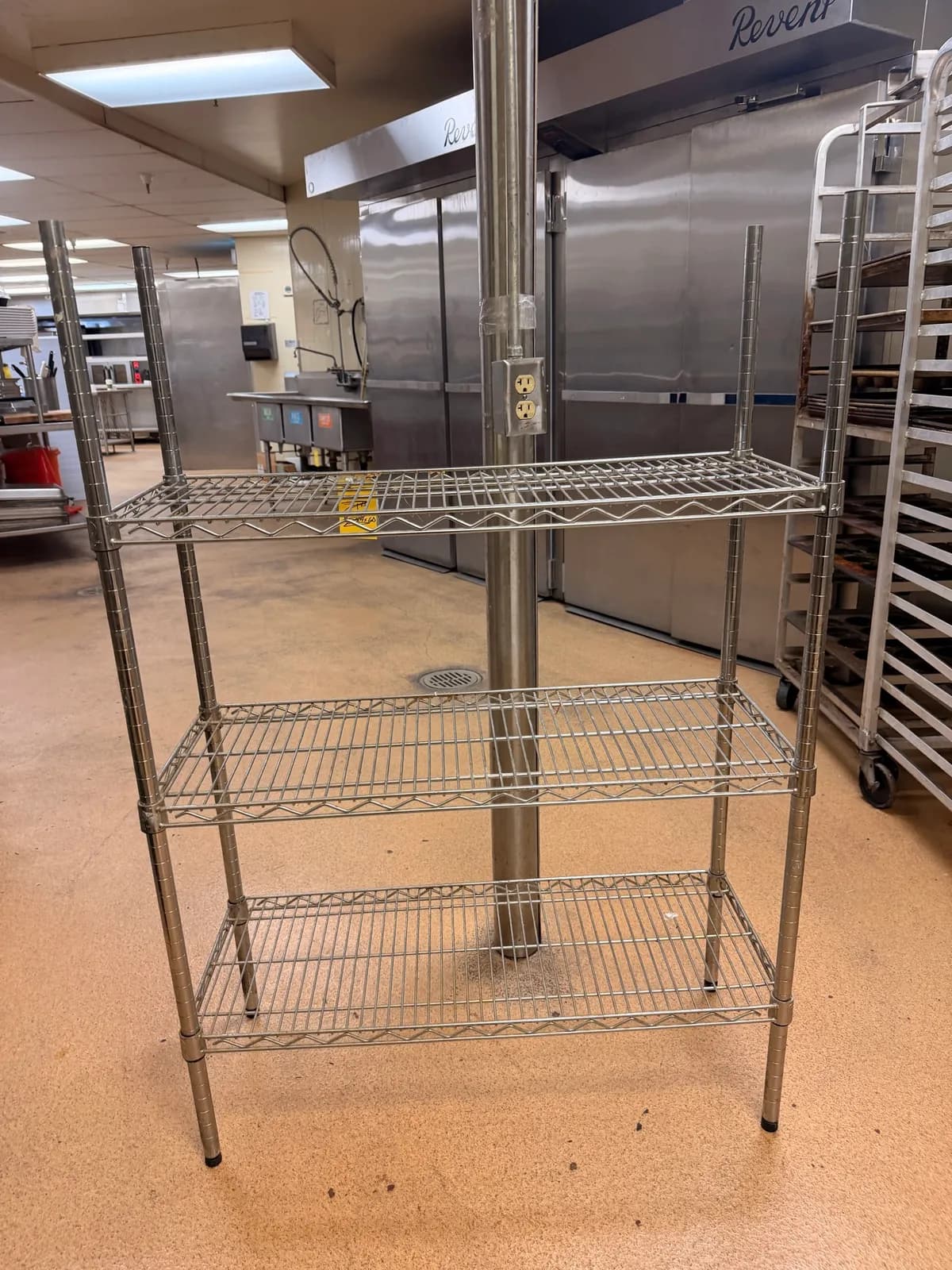 metro-shelving-dbdea4