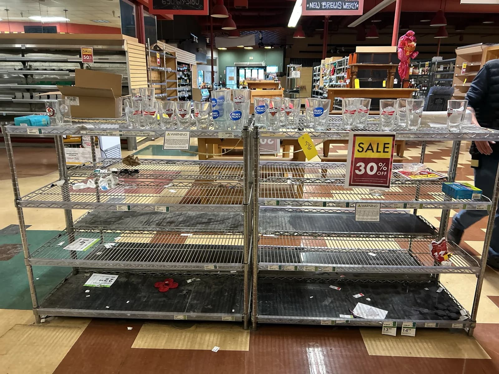 metro-rack-with-glasses-mlpujfs5