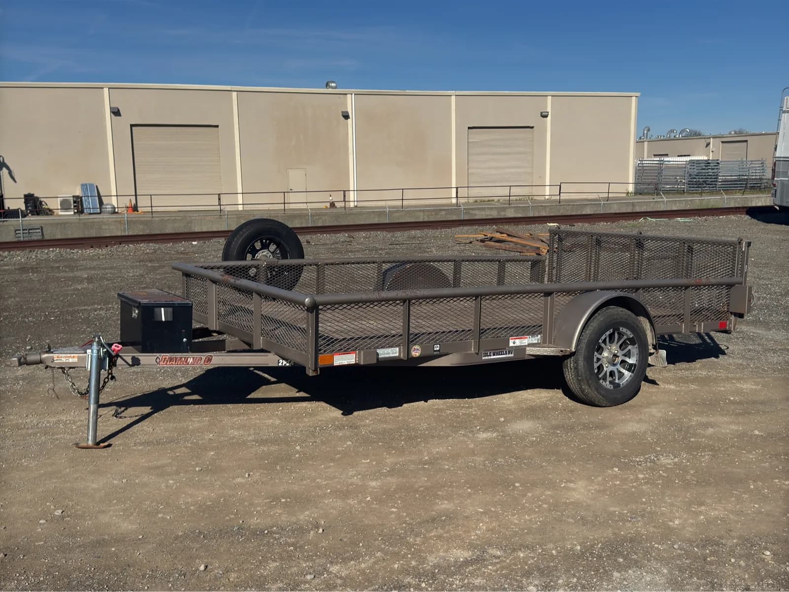 2017-diamond-12-flatbed-utility-trailer-mm5iu42q