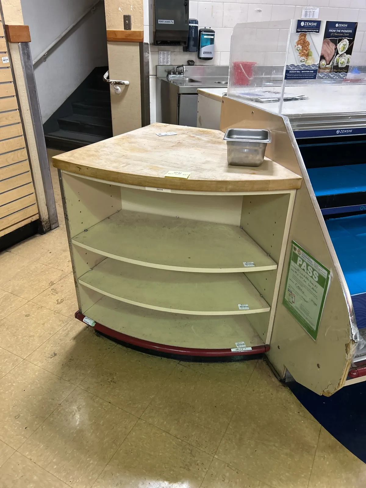 corner-wood-table-mlqwxn8p