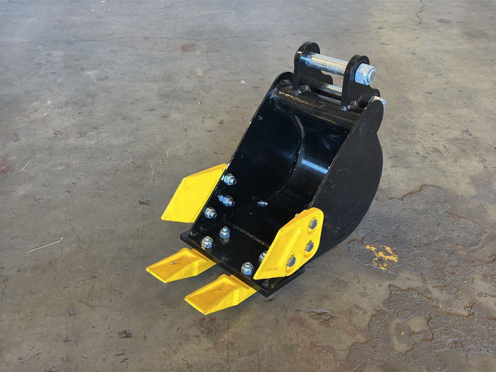 iranch-20cm-toothed-bucket-for-mini-excavator-unused-mlsjlzbs