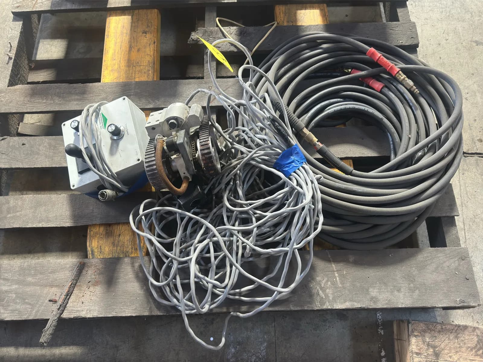 duct-cleaning-robot-diablo-pneumatic-hose-small-motor-electrical-cable-and-control-box-mm2oqhlc