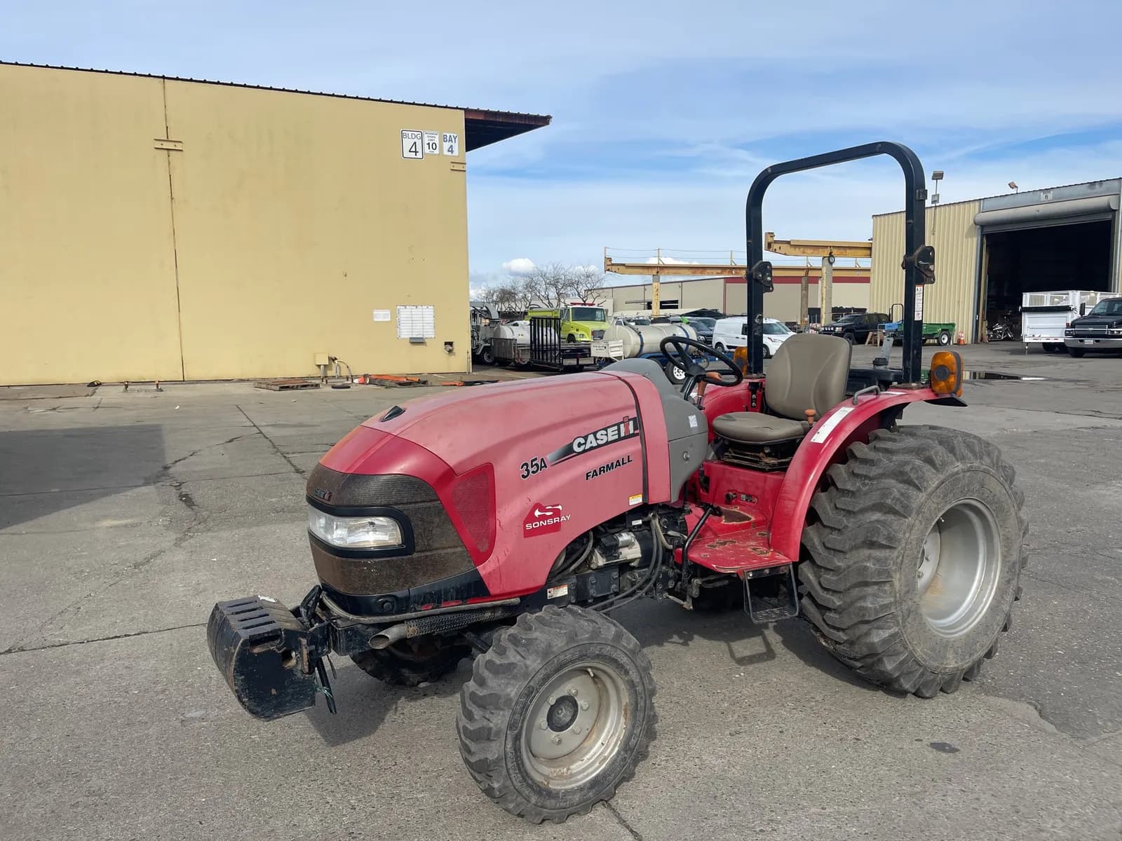 2021-case-farmall-35a-tractor-mlvk1s06