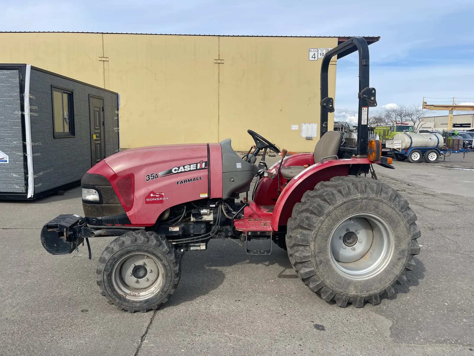 2021-case-farmall-35a-tractor-mlvk1s06
