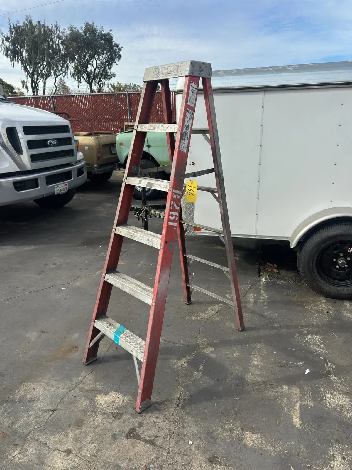 louisville-6-fiberglass-folding-ladder-c646ad