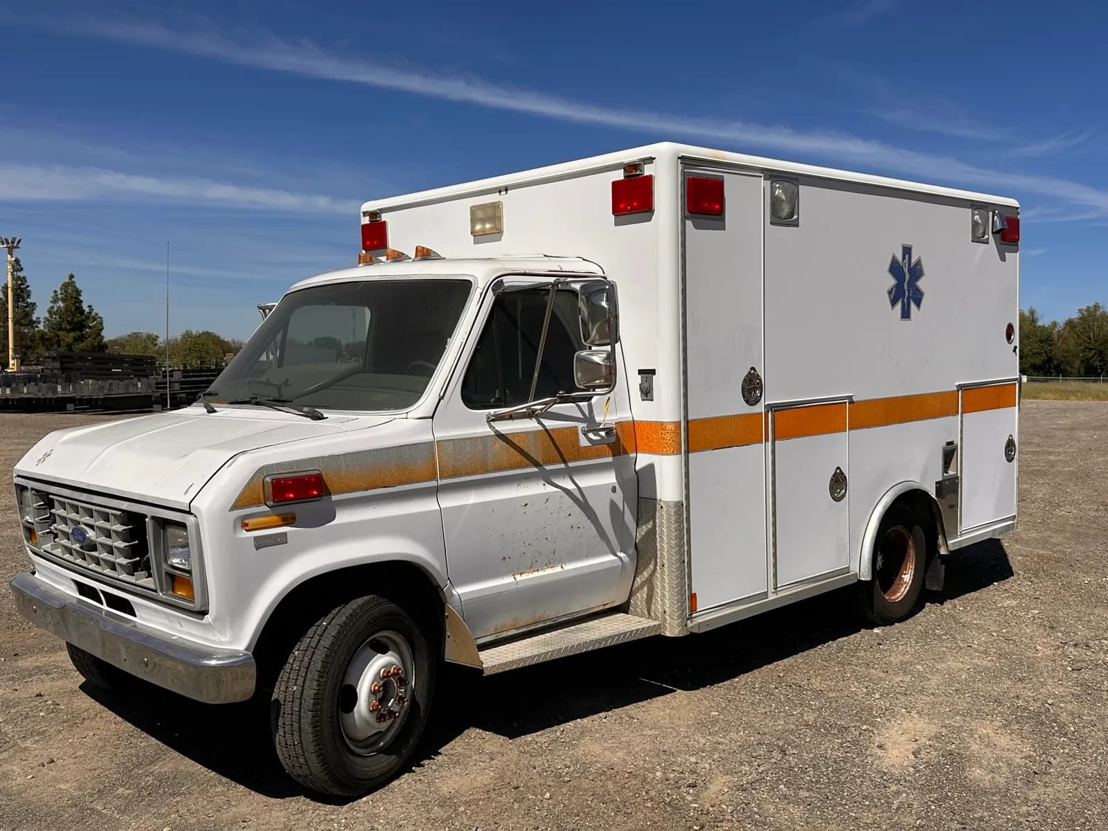 1991-ford-e350-diesel-ambulance-mnj7cnrn