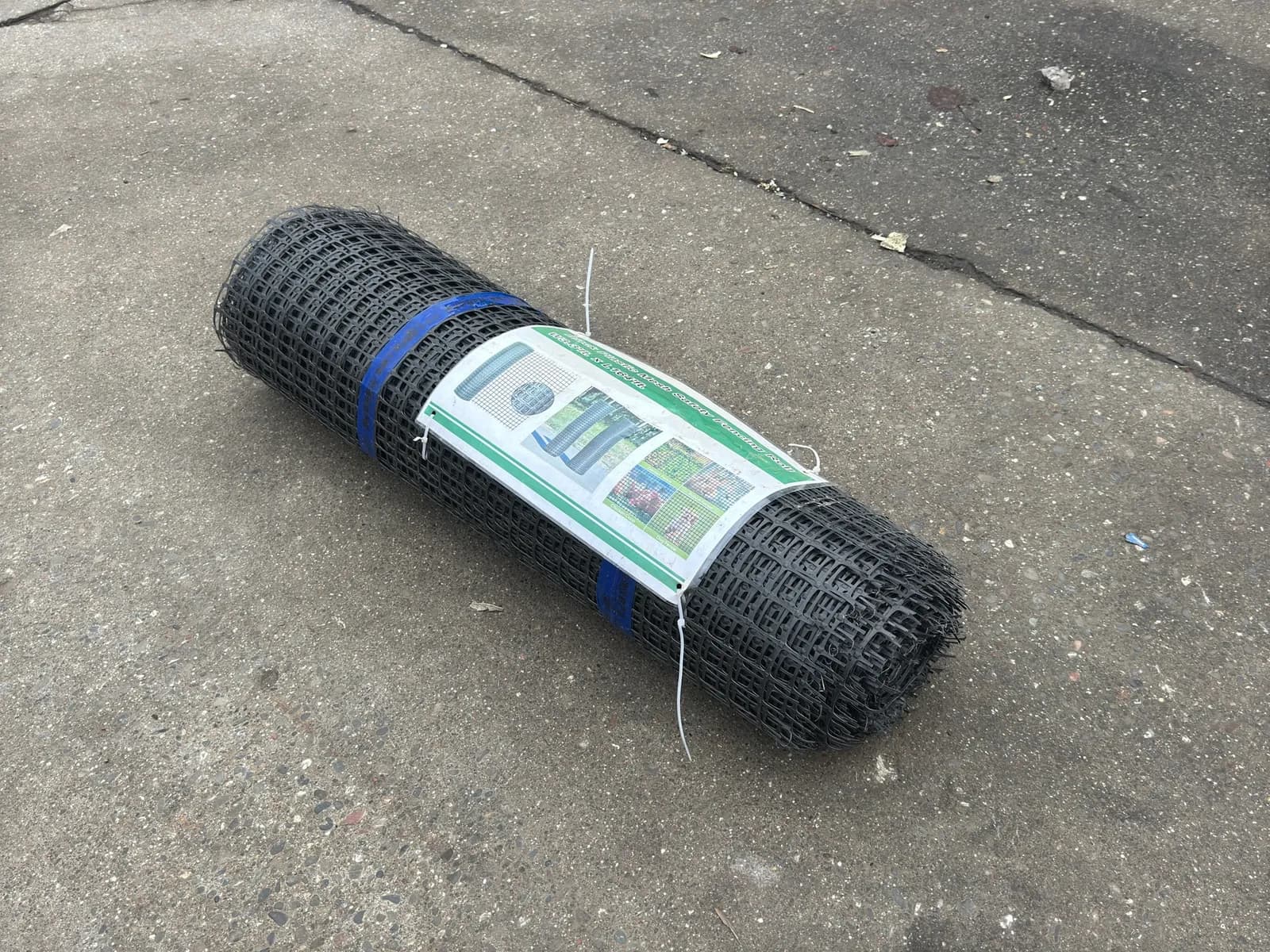 black-plastic-mesh-fencing-roll-33x164-unused-mm2tmbcj