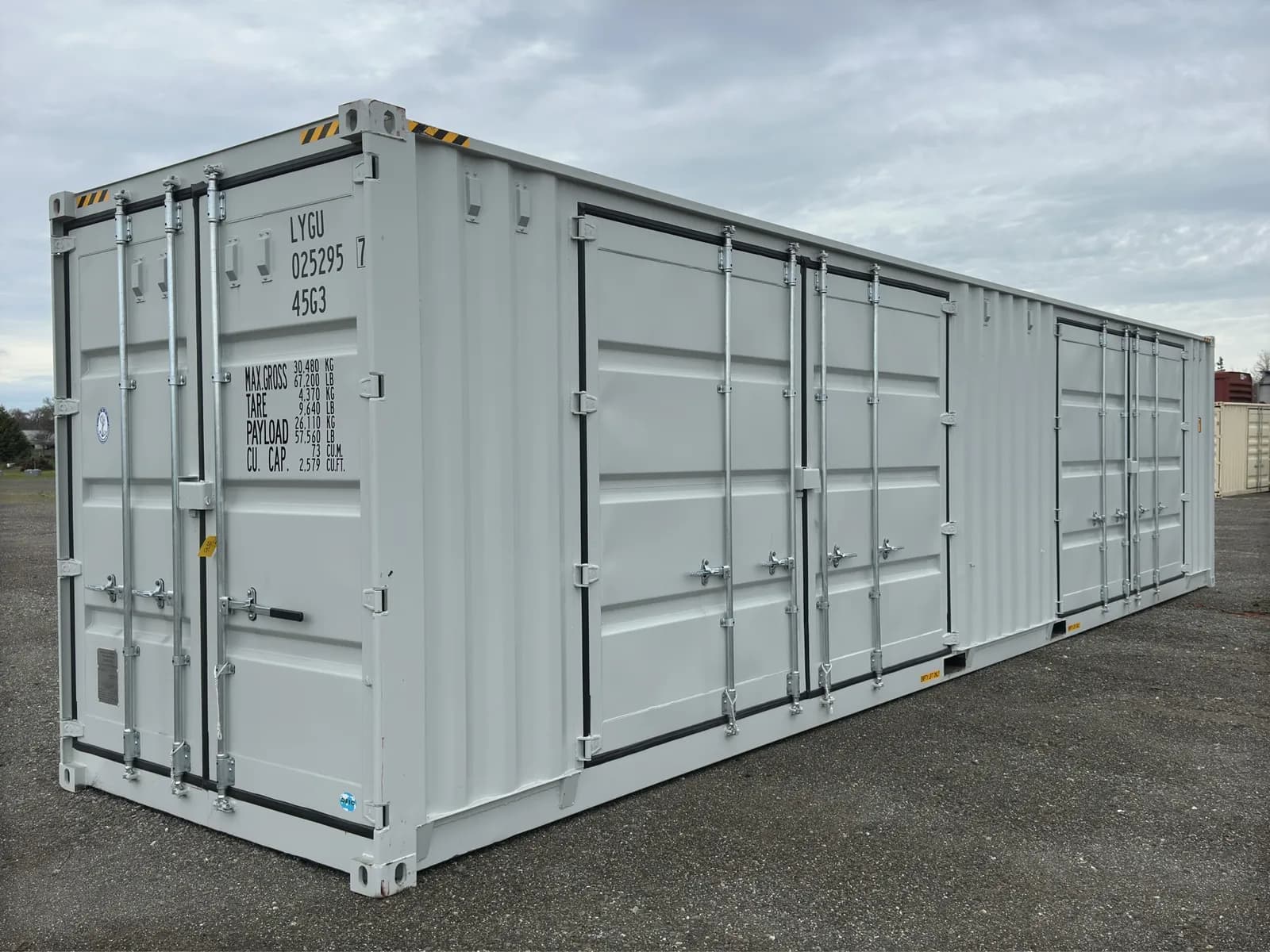 2025-40-high-cube-2-side-door-one-trip-shipping-container-mm2u3fwp