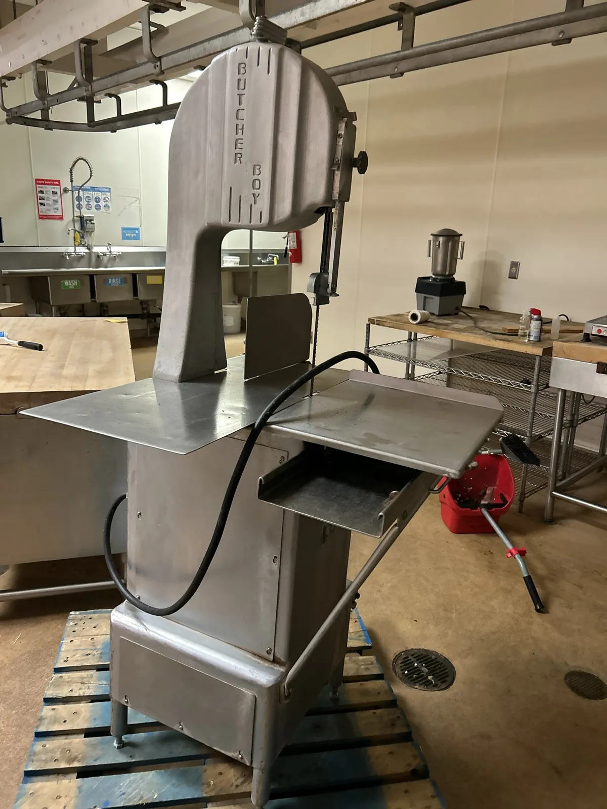 meat-dept-band-saw-b0a105