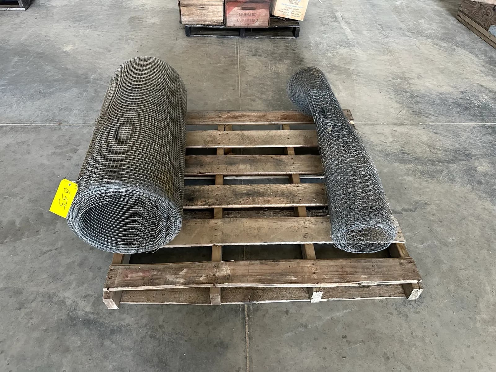 2-rolls-of-wire-mesh-mmyat9eo