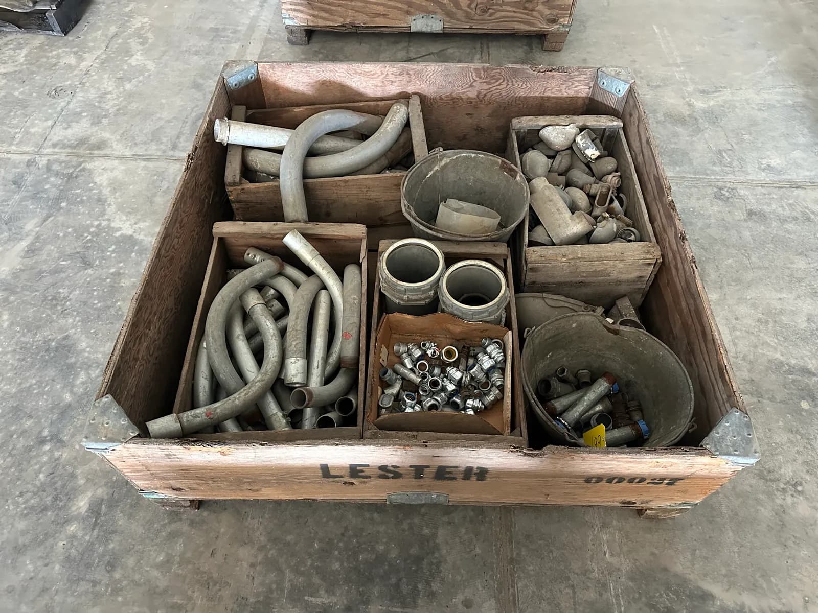 pallet-of-pipe-fittings-and-more-mn0pdjh2