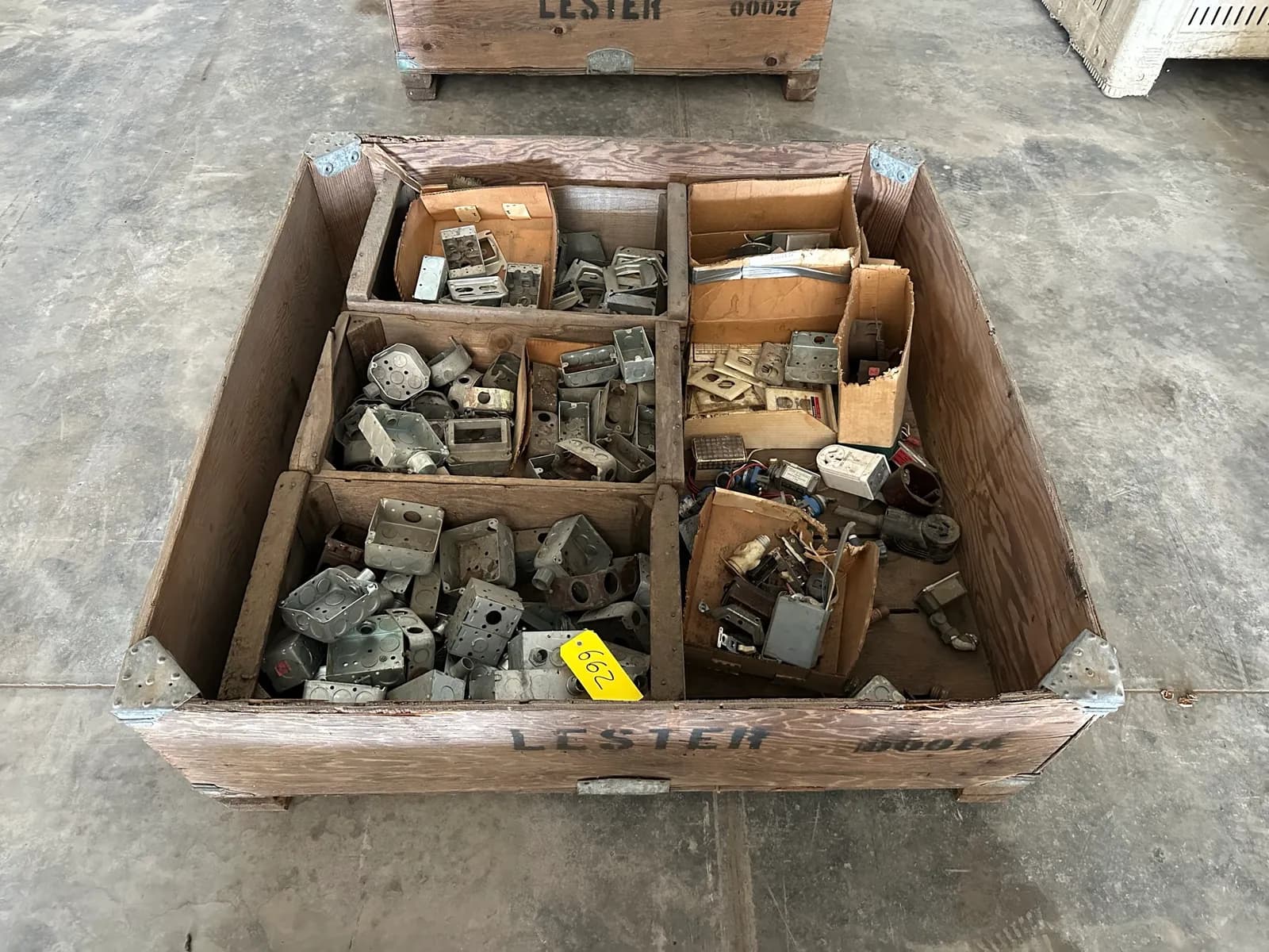 pallet-of-electrical-boxes-covers-and-hardware-mmz40ofd