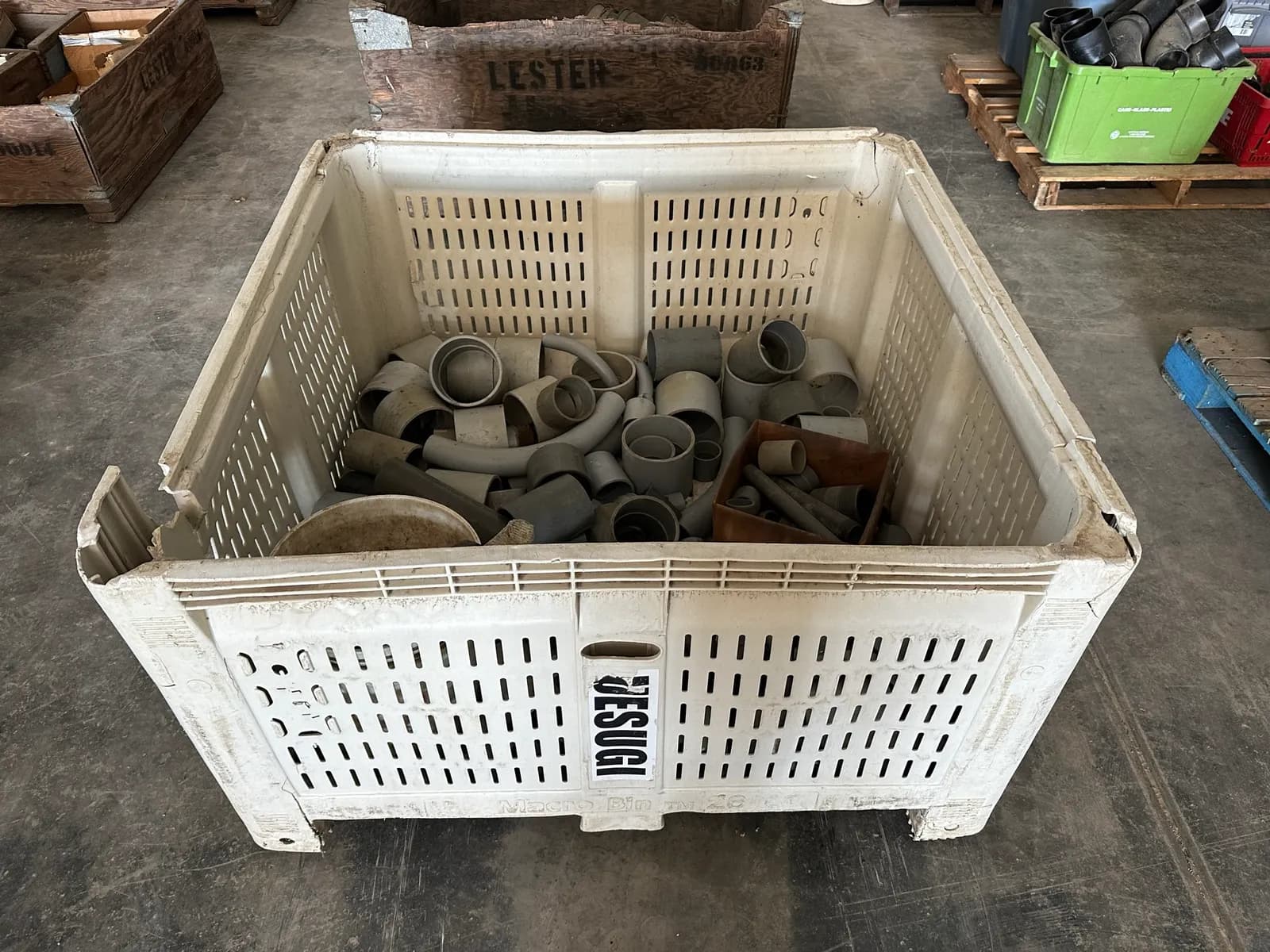 macro-bin-with-pipe-fittings-mmz3pcek