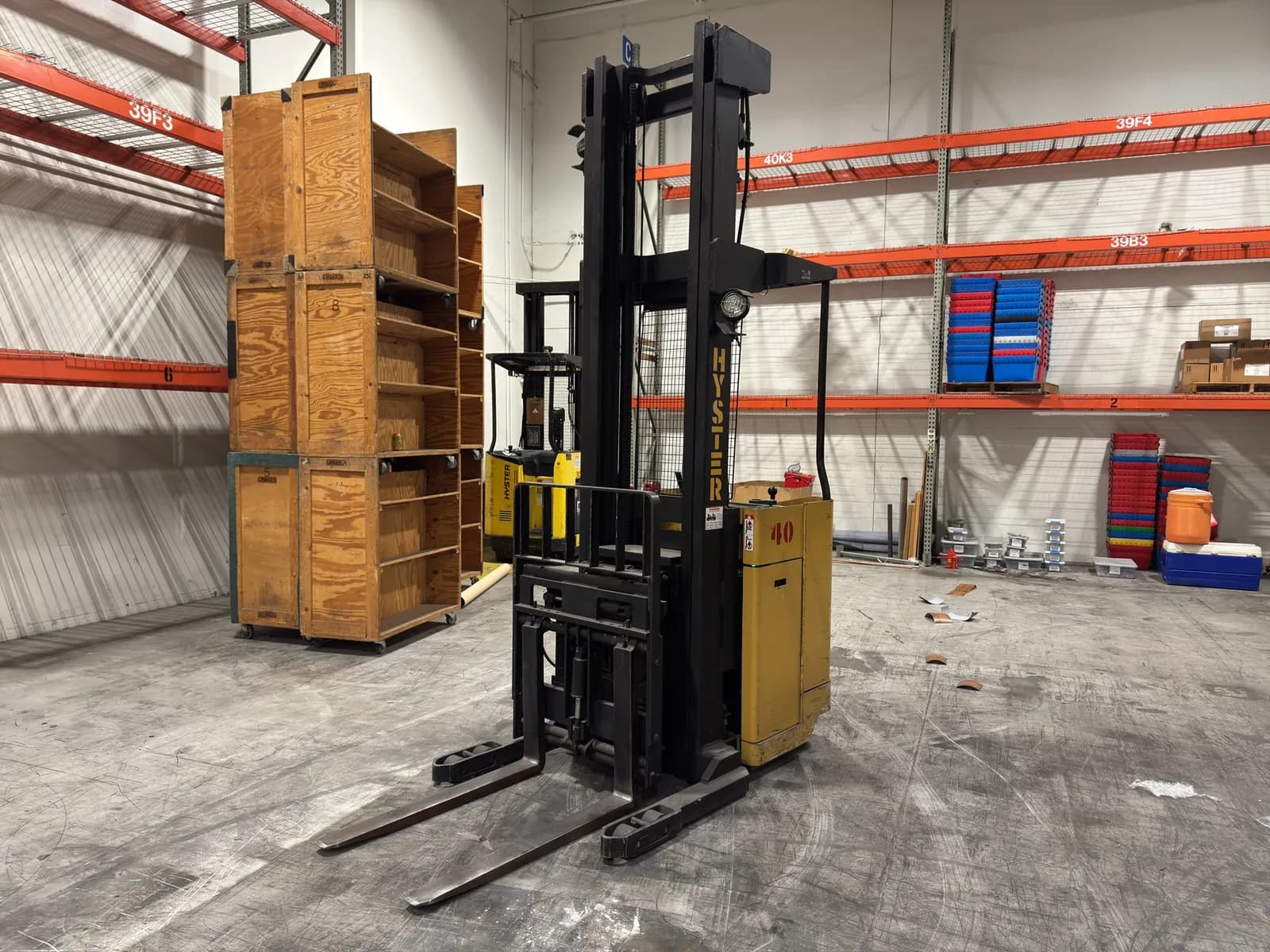hyster-40-standing-2150lb-capacity-electric-forklift-ab6064