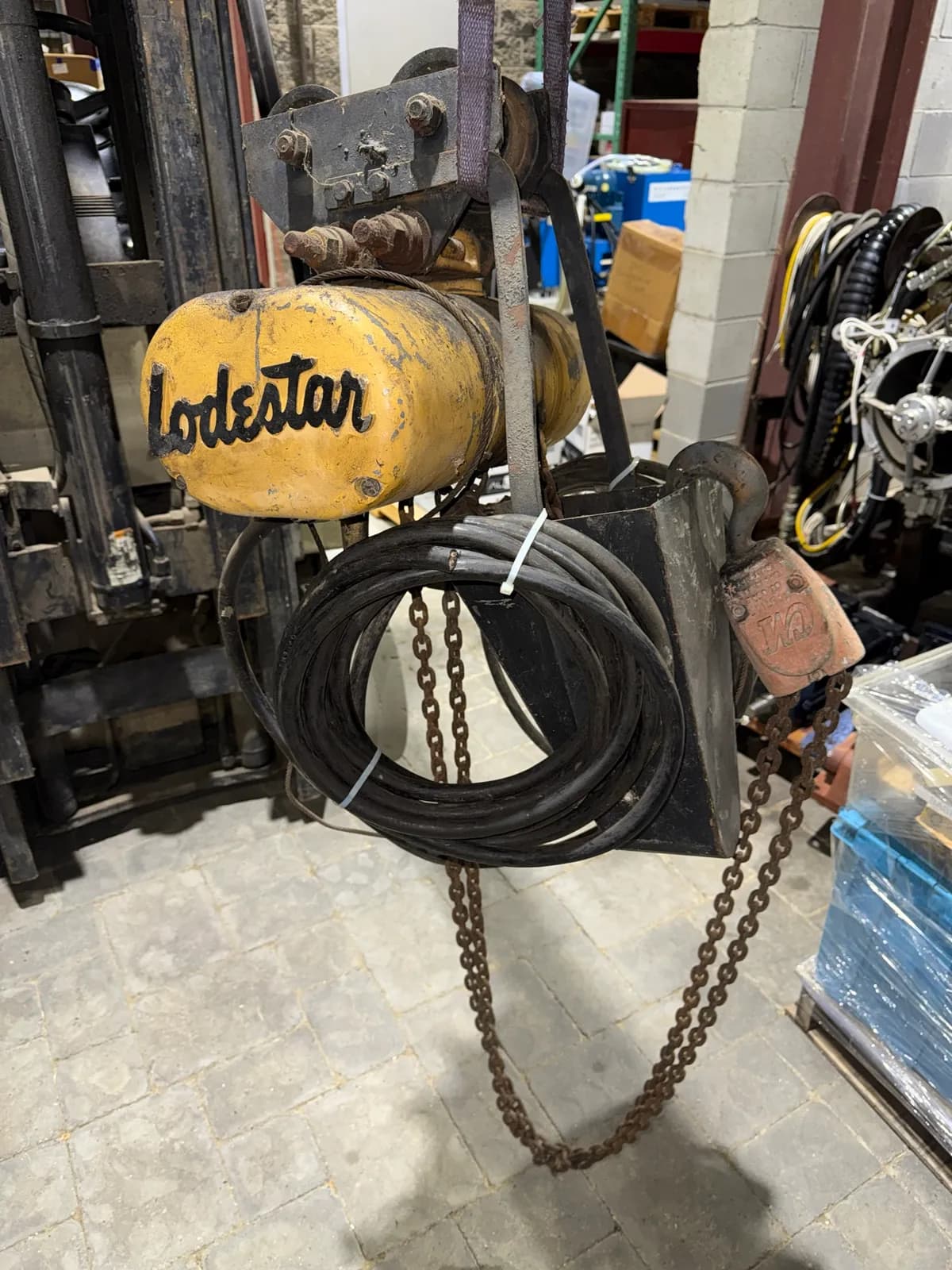 cm-lodestar-1-ton-electric-chain-hoist-220-440-3-phase-36434e