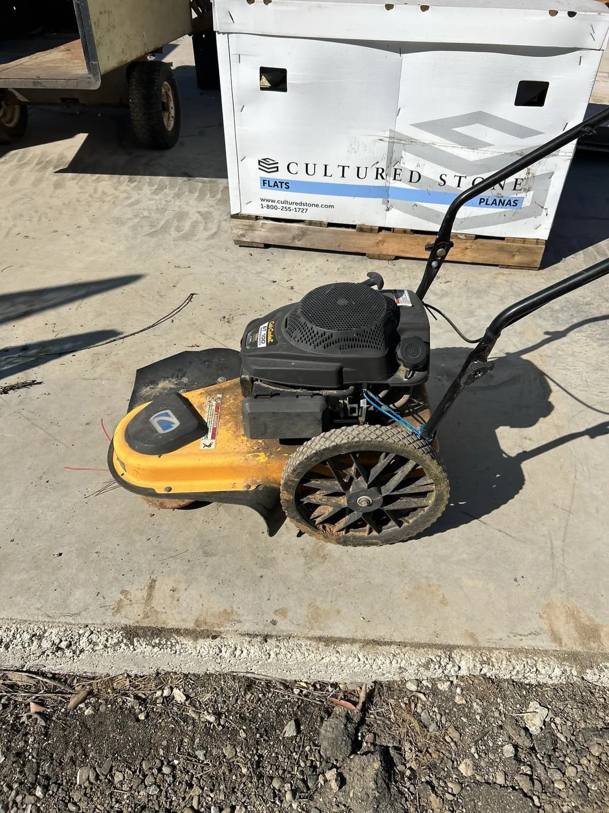 cub-cadet-st100-22-wheeied-string-trimmer-159cc-66811b