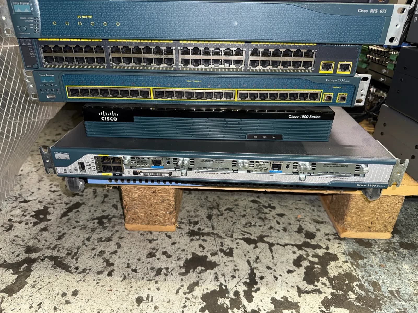 lot-of-cisco-switches-rps675-2950-1900-2800-00dbb1