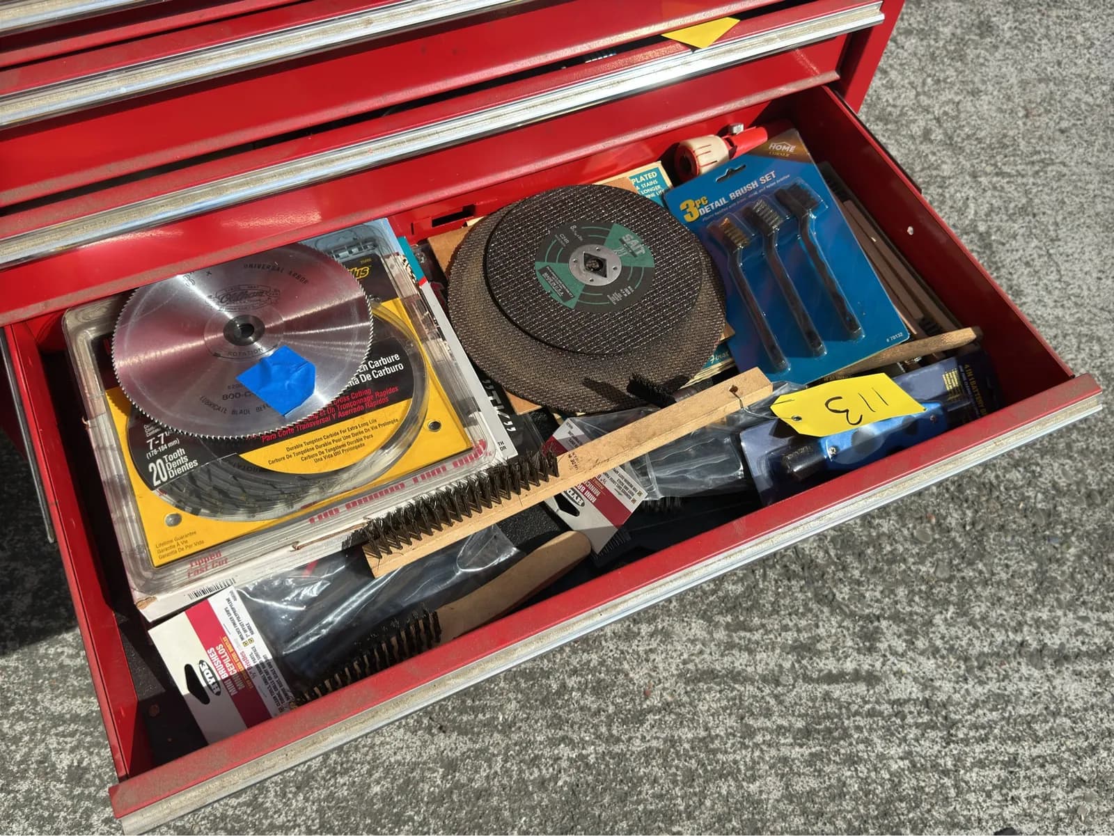 contents-of-drawer-assorted-grinding-discs-cutting-wheels-wire-brush-sets-and-more-c5ed3e