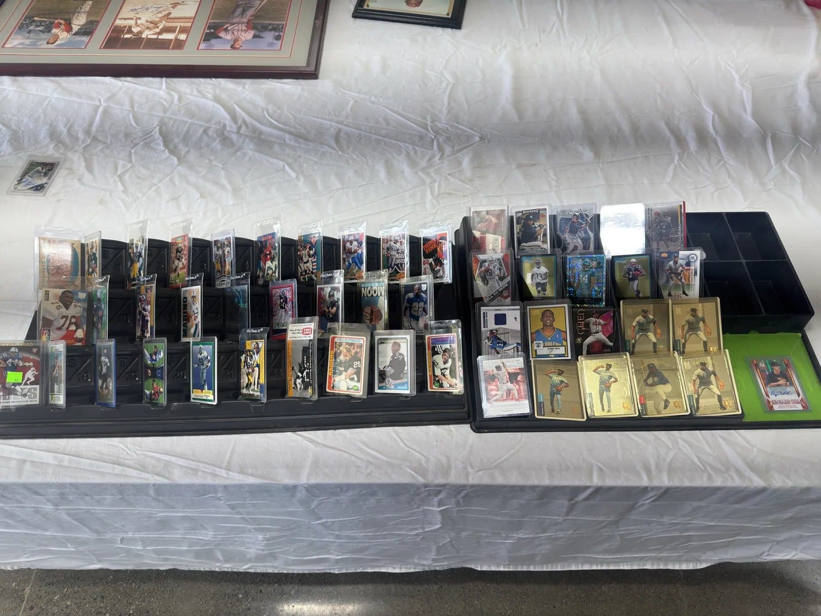 collector-trading-cards-mndi2nax