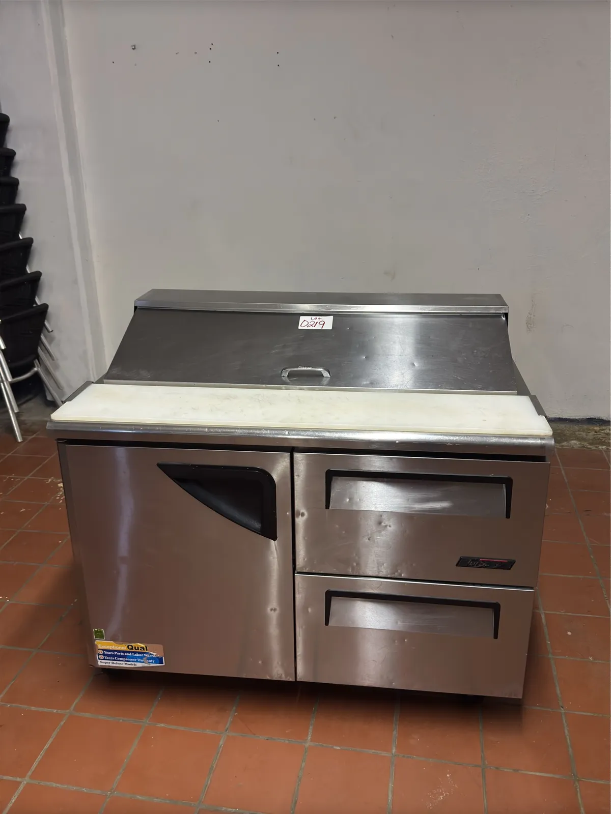 sandwich-prep-table-mnga2d87