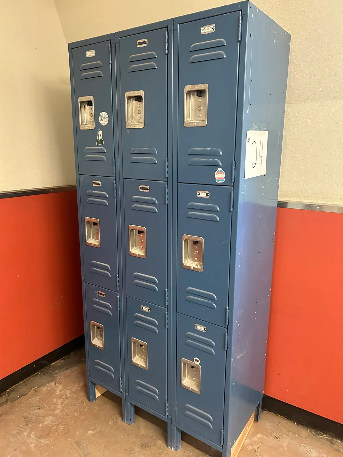 3-gym-style-storage-locker-mnjizbld