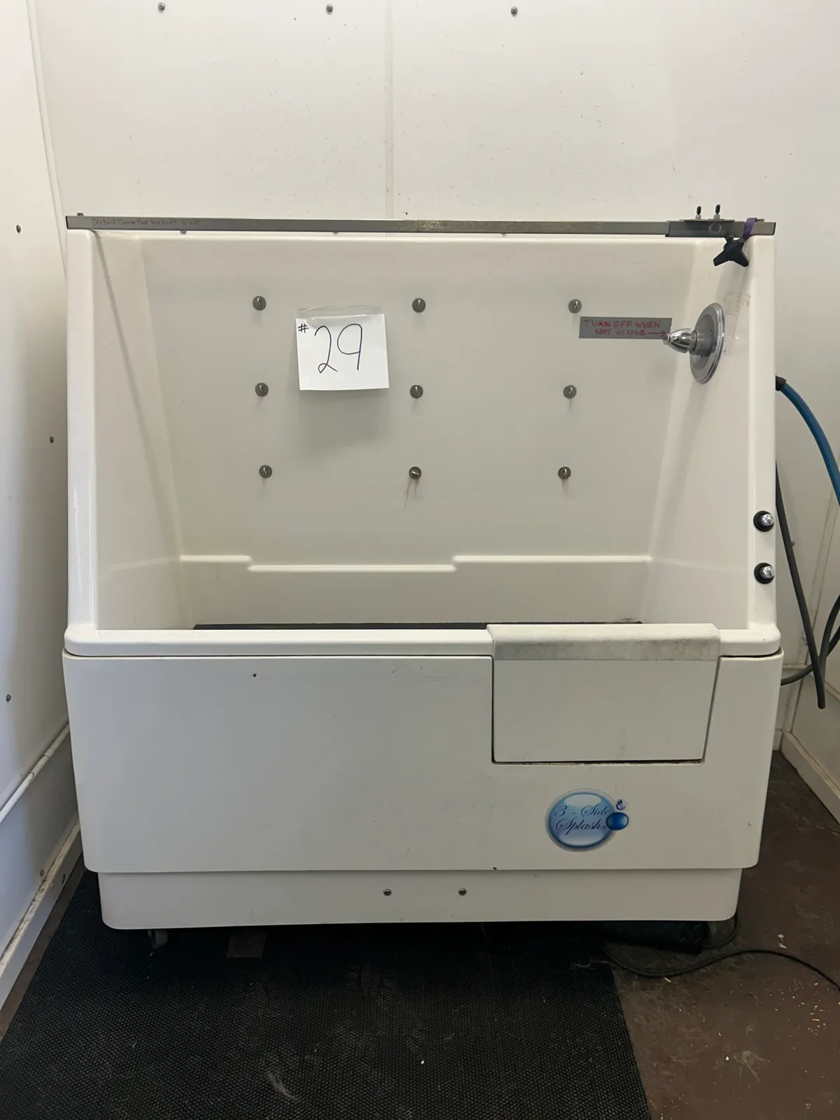 dog-bathing-center-fa7983