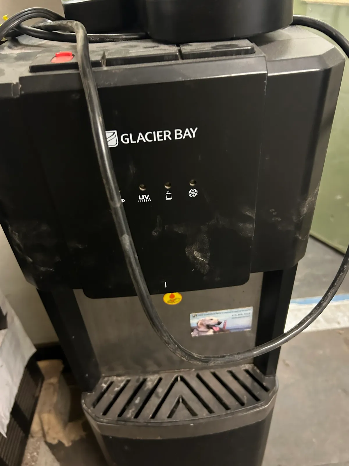 2-water-dispensers-and-1-keurig-machine-mnjipki1