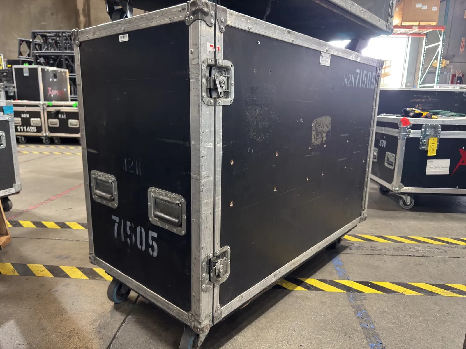 heavy-duty-rolling-hardshell-case-0d23b4