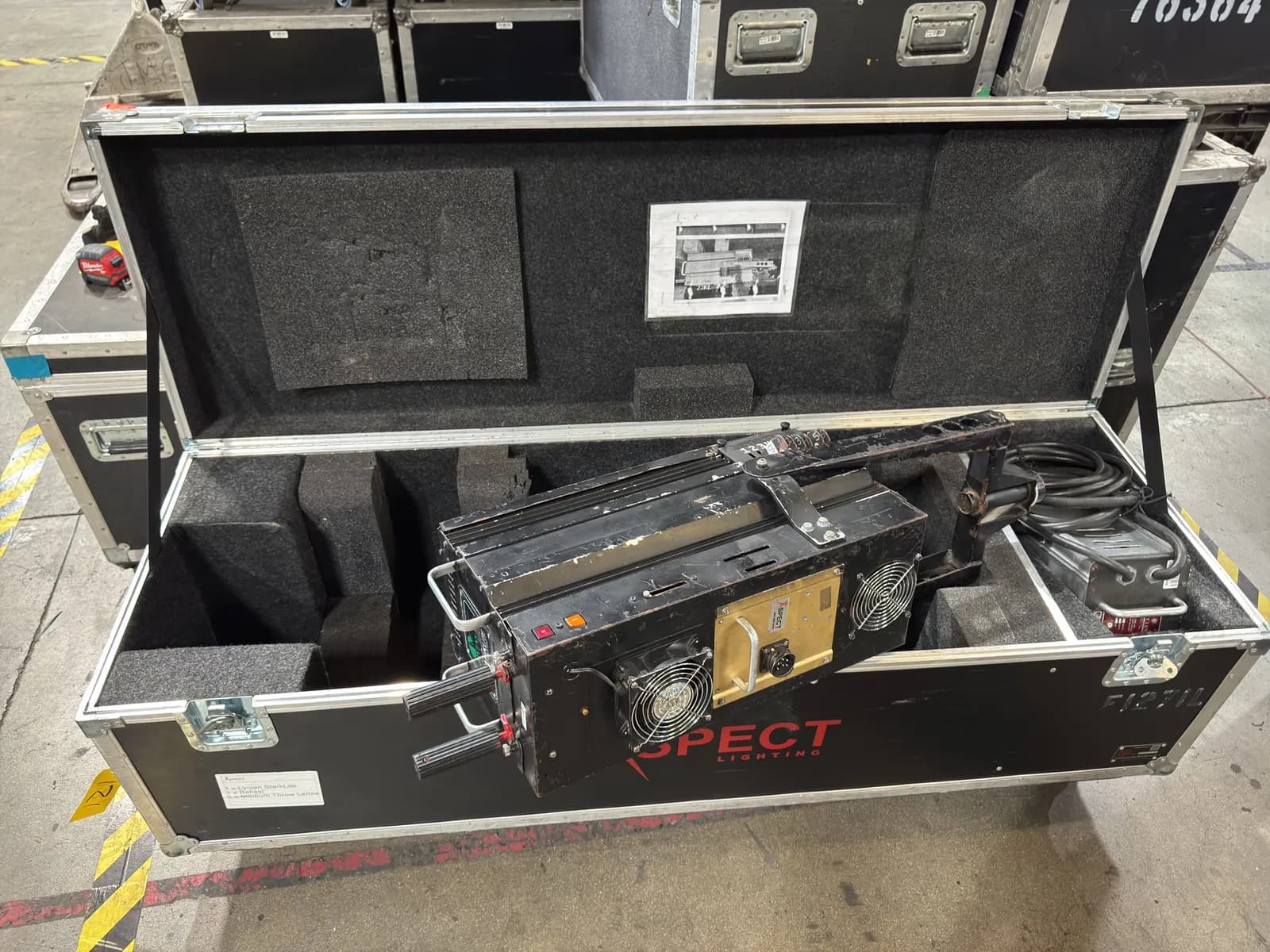 lycian-starklite-model-1271-1200w-follow-spot-light-with-power-supply-and-rolling-hard-shell-road-case-807a83