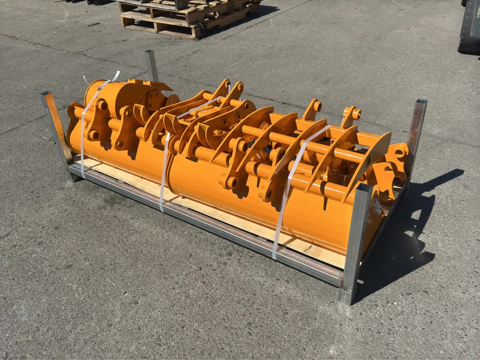 quantity-of-8-mini-excavator-attachments-unused-mne1q8si