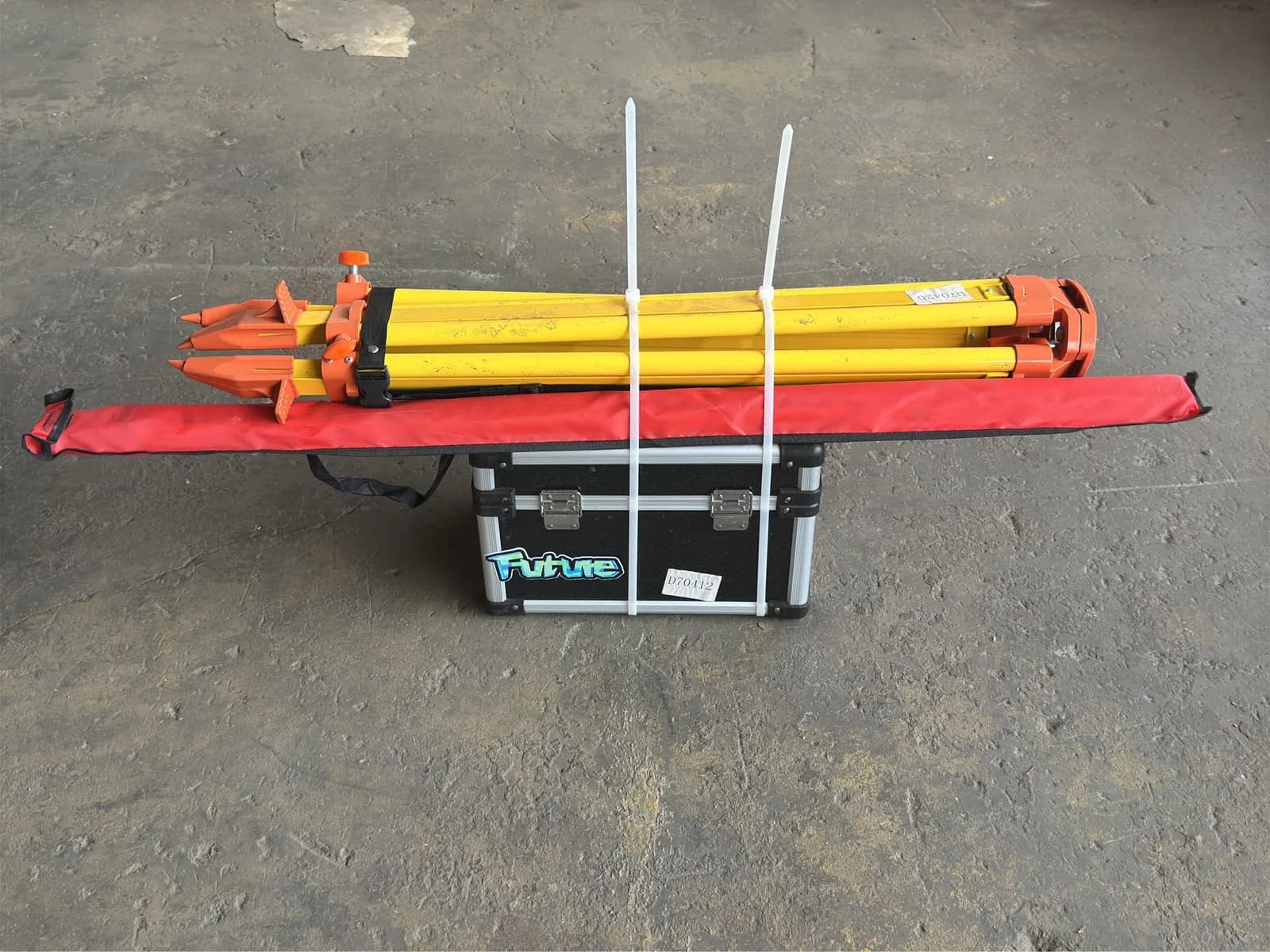 2026-future-self-leveling-rotary-laser-level-with-batteries-receiver-tripod-and-grade-rod-unused-mne1qoig