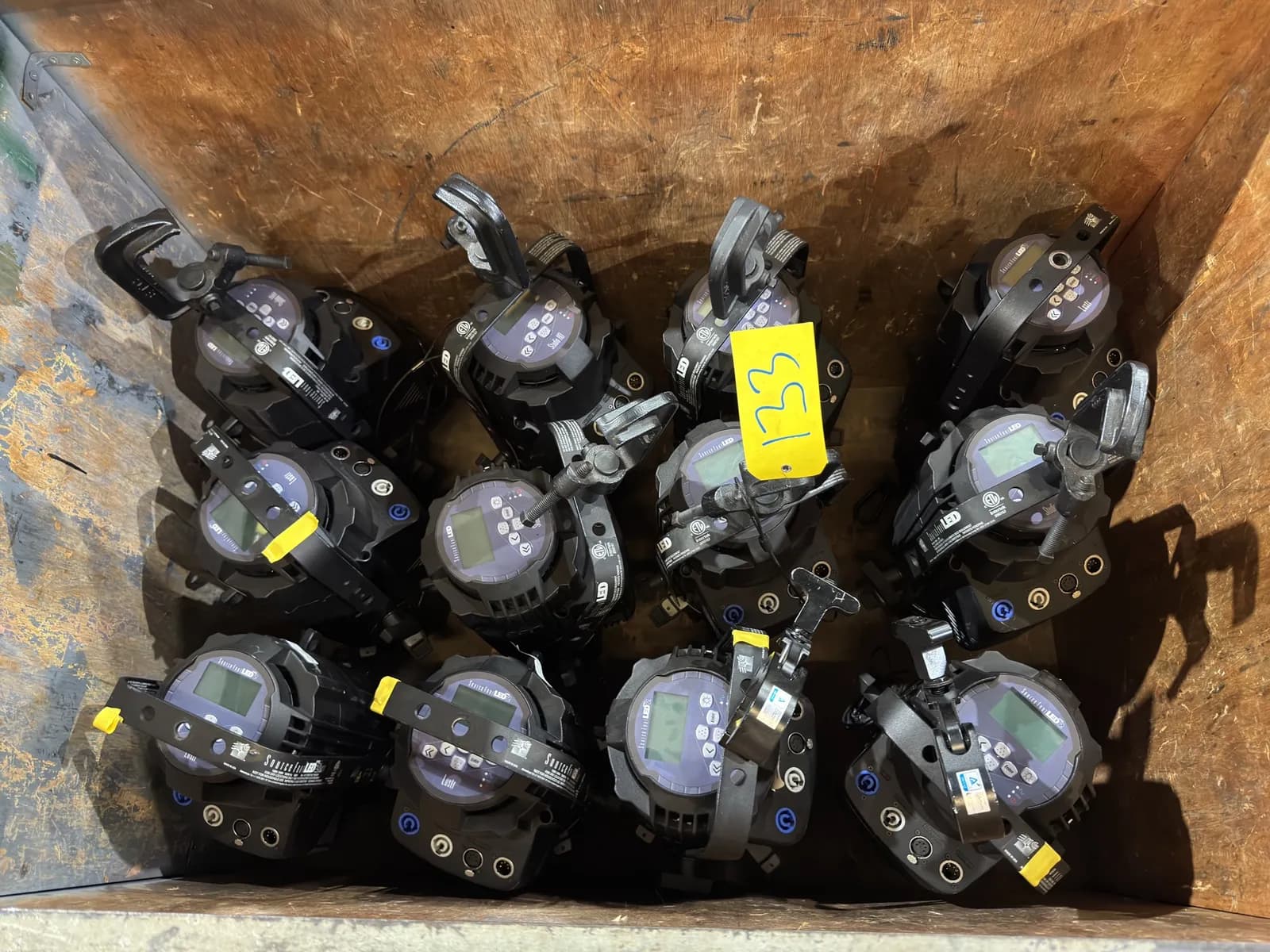 12-assorted-source-four-led-and-led2-studio-hd-and-lustr-lighting-fixtures-mnnv5r2v