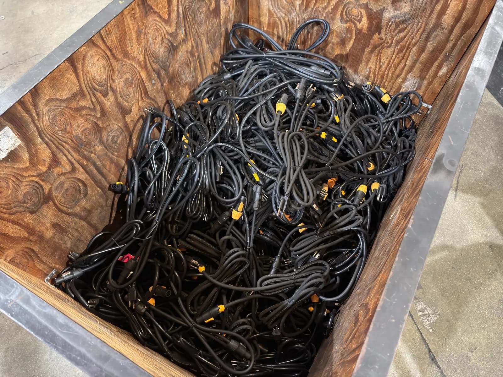 bin-with-contents-seetronic-sac3fx-300v-power-cables-e60e44