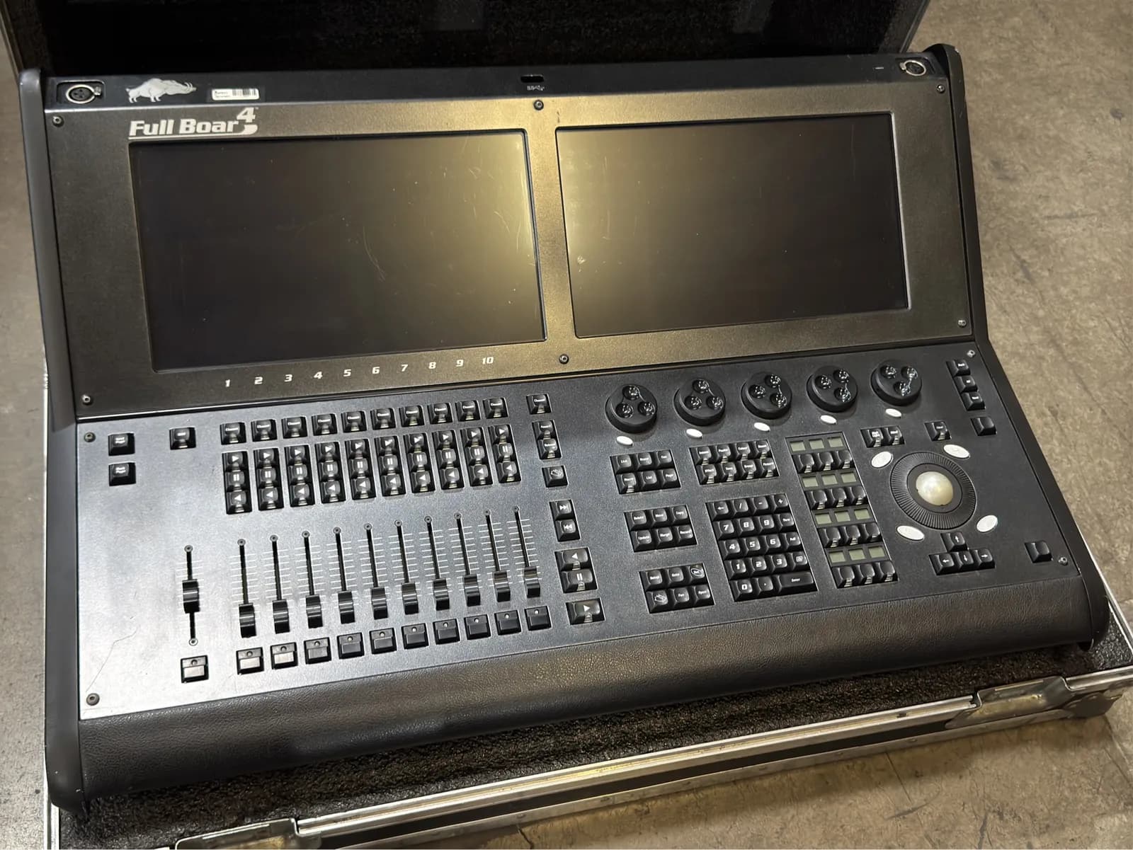 full-boar4-high-end-commercial-lighting-system-console-board-with-rolling-hard-shell-road-case-mnnvna3c