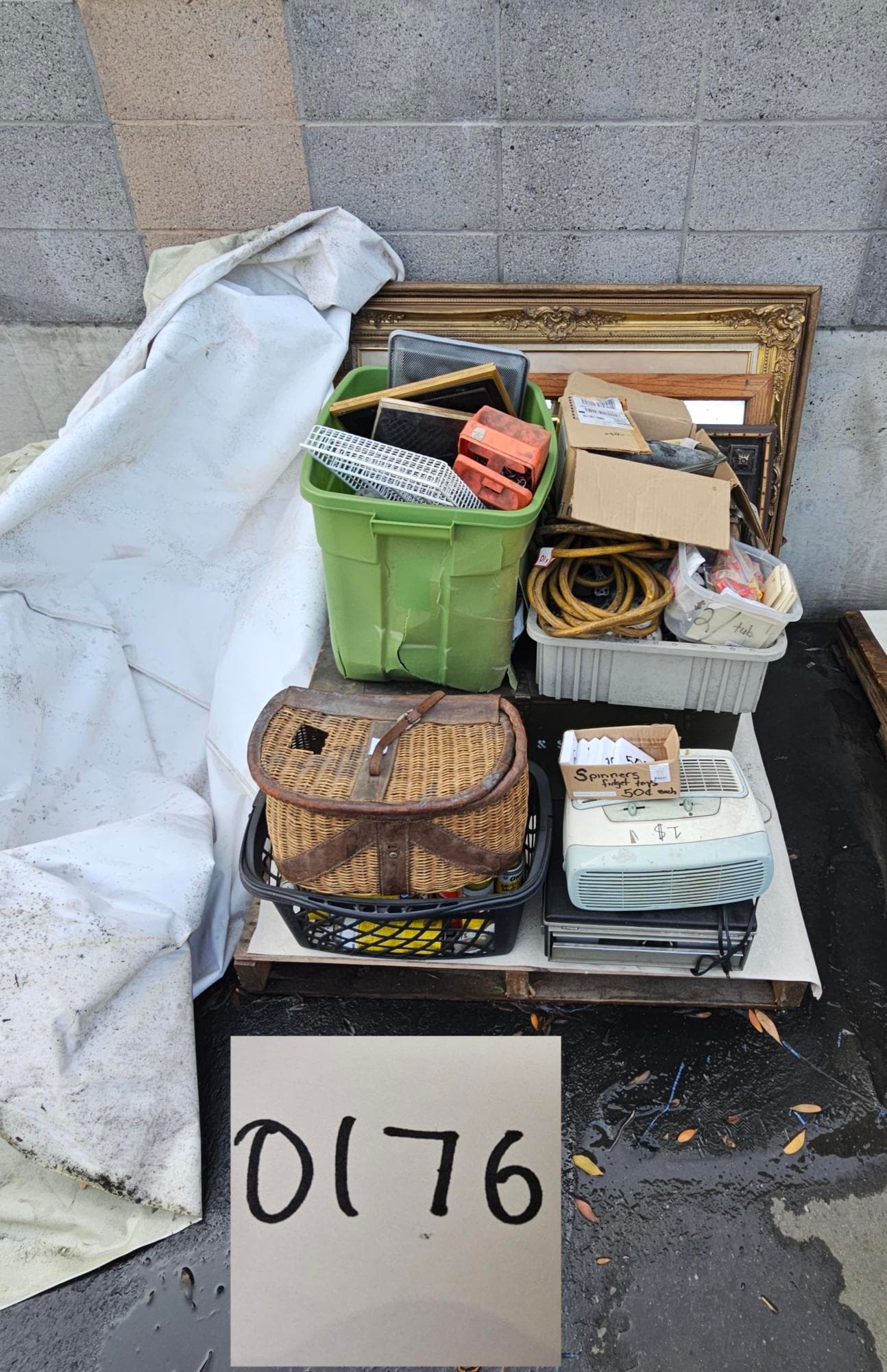 contents-of-pallet-various-electrical-items-air-hose-picture-frames-and-more-mni81cqs