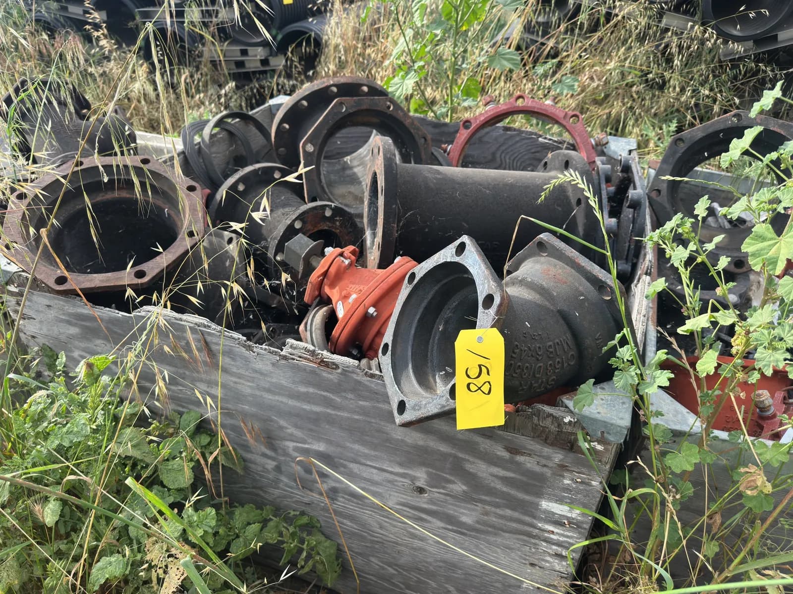 crate-of-assorted-iron-pipe-fittings-mnp6ykhr