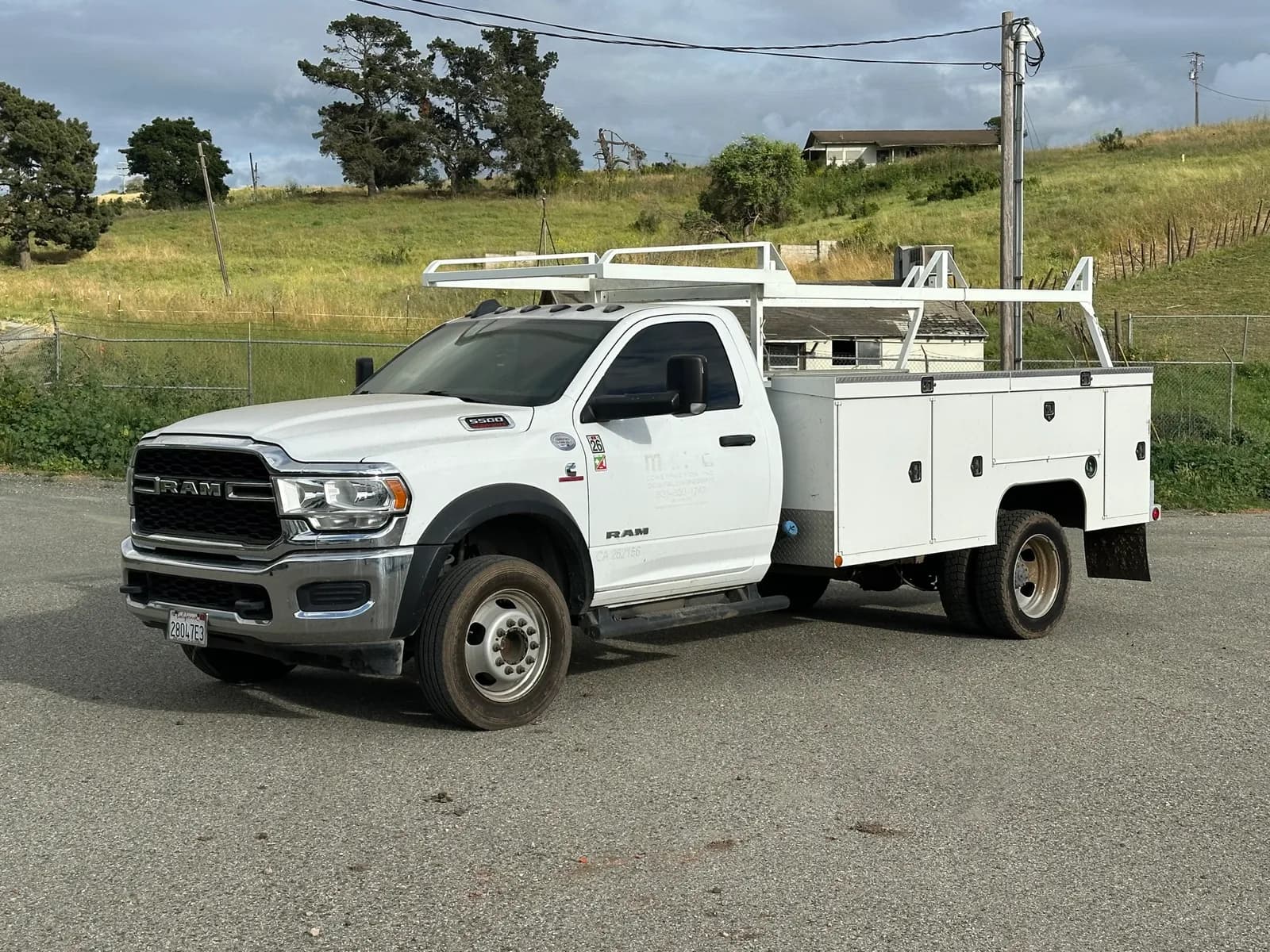 2020-ram-5500-heavy-duty-turbo-diesel-4wd-dually-utility-truck-with-lumber-rack-mns634vj