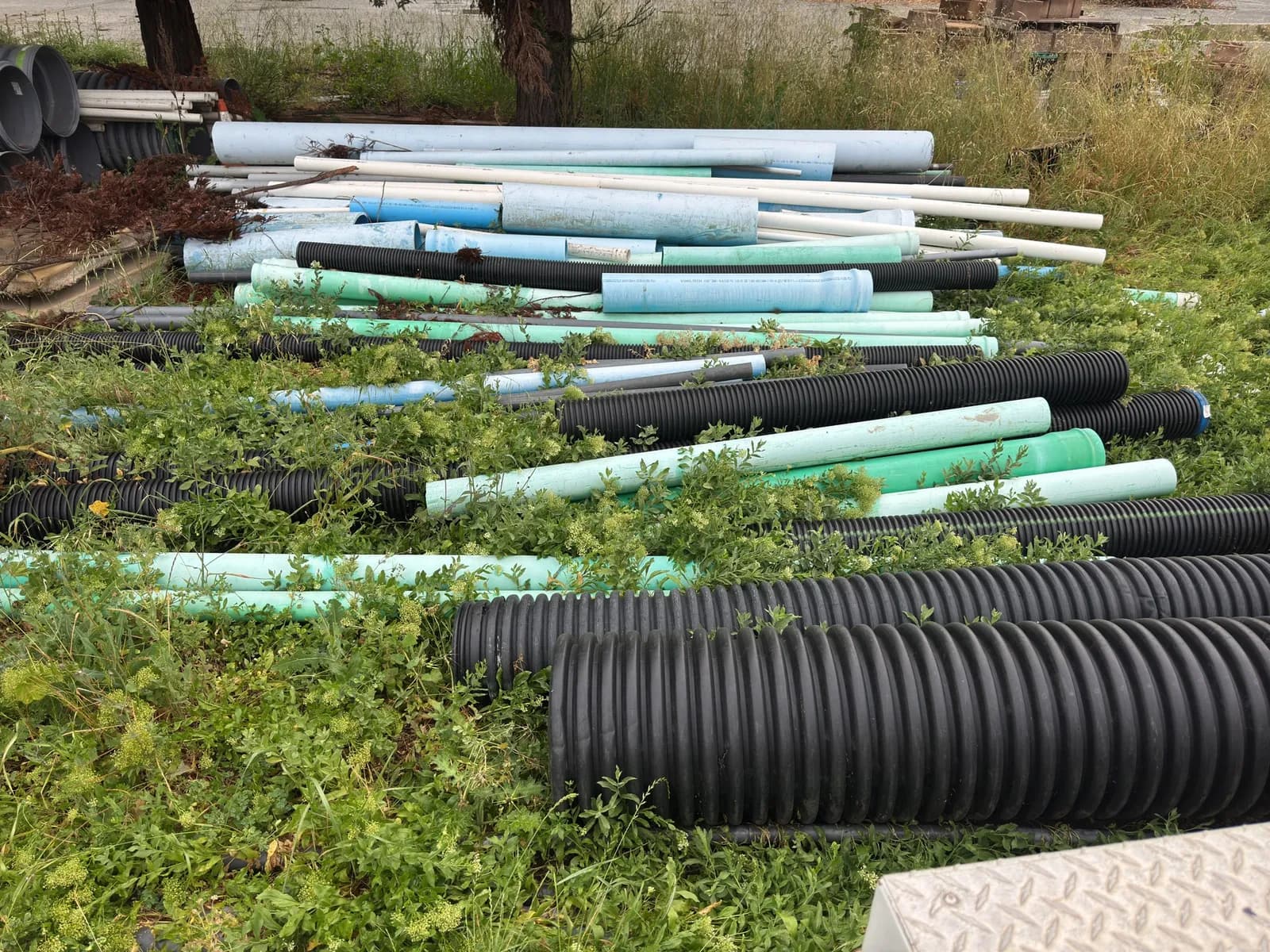 bulk-lot-assorted-pvc-and-corrugated-pipes-mnp74gtx