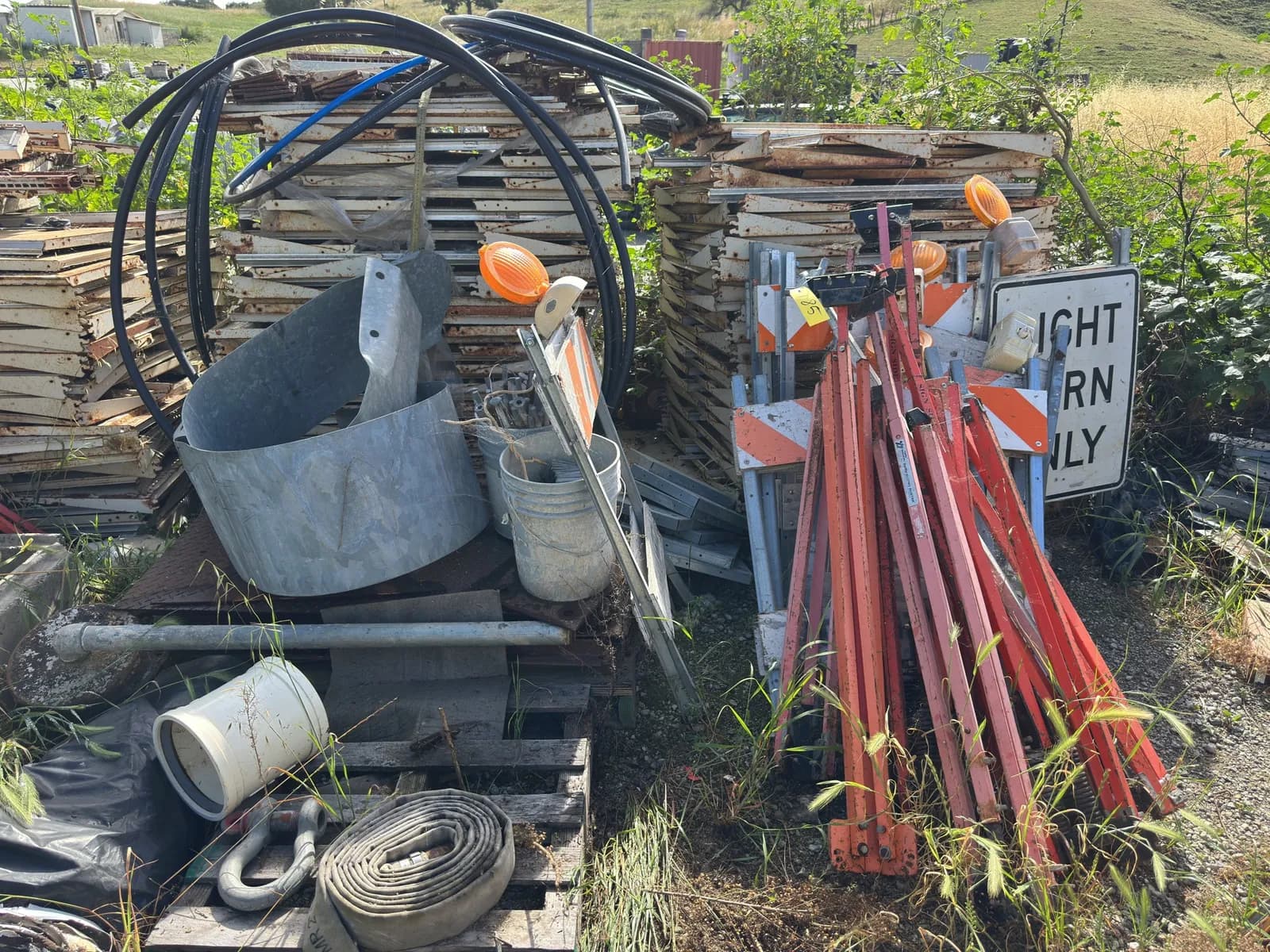 contents-of-section-construction-signs-2-pallets-of-display-shelves-and-more-ec18b3