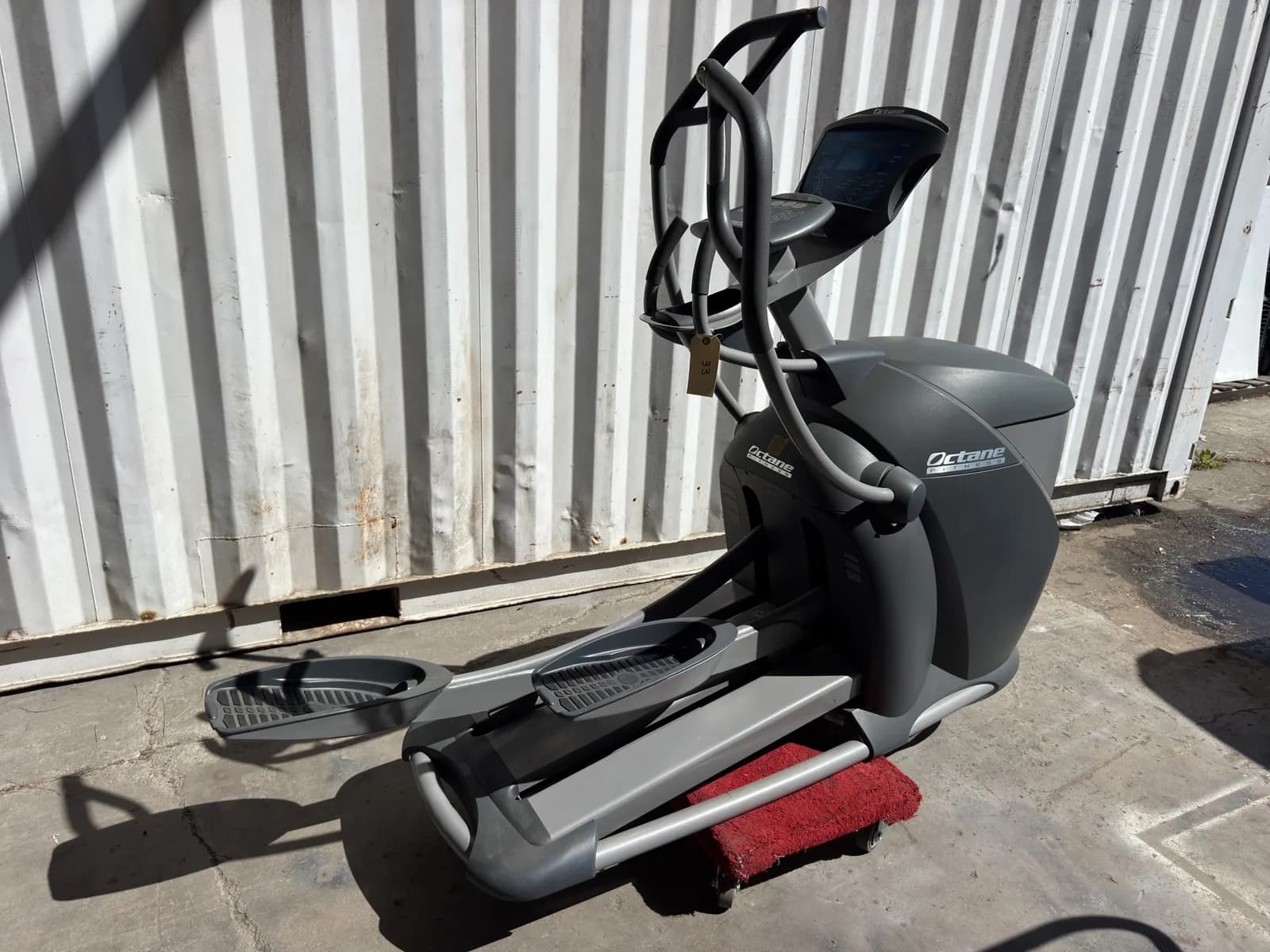 octane-fitness-pro3700-elliptical-machine-c11ccd