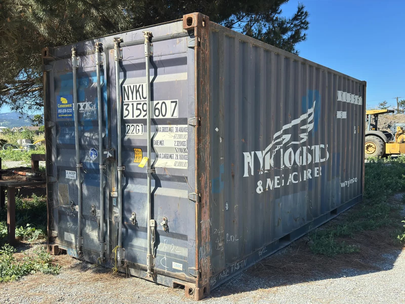 195-shipping-container-with-contents-included-mnp8a6zz