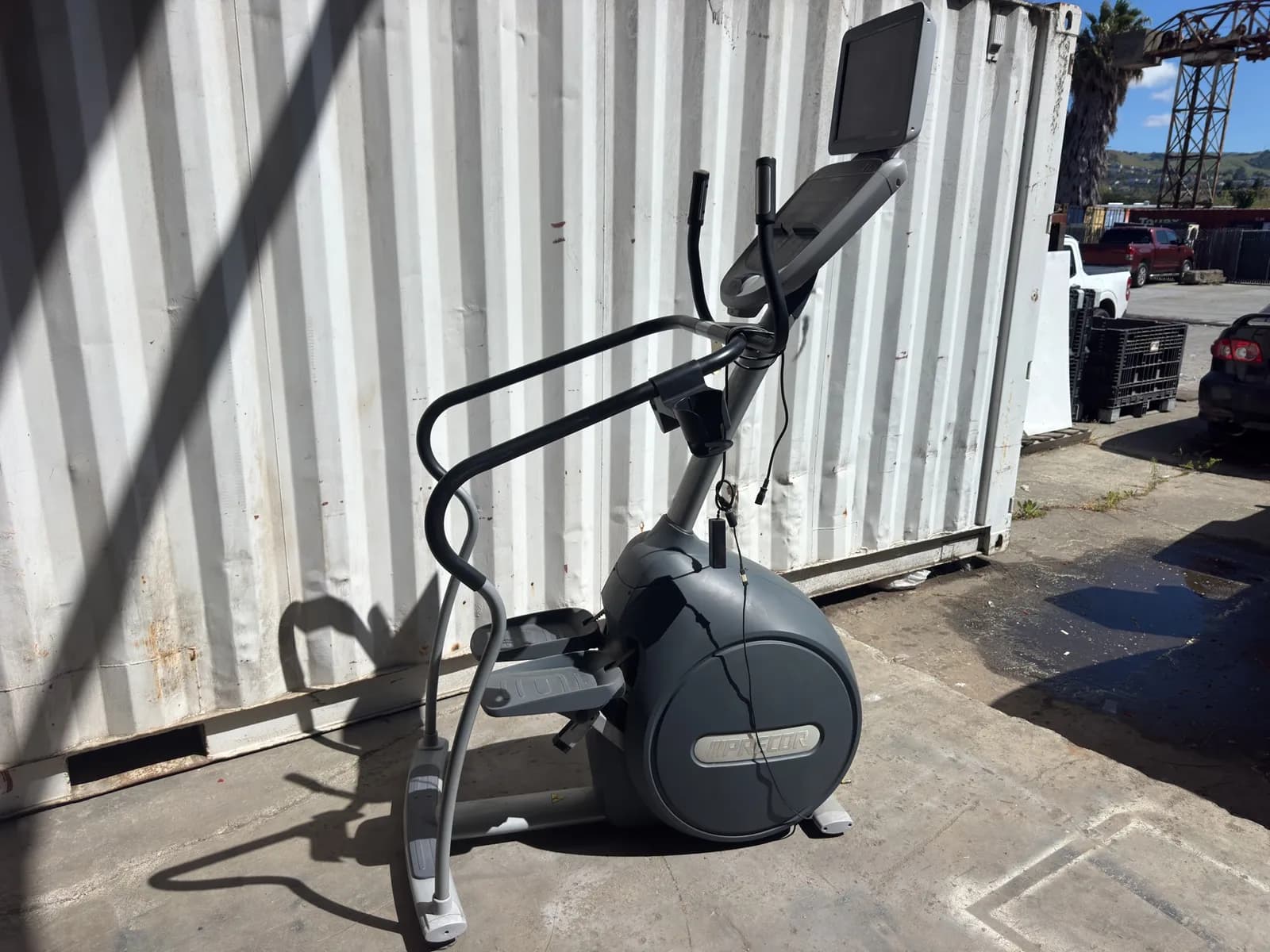precor-clm-835-elliptical-machine-b31459