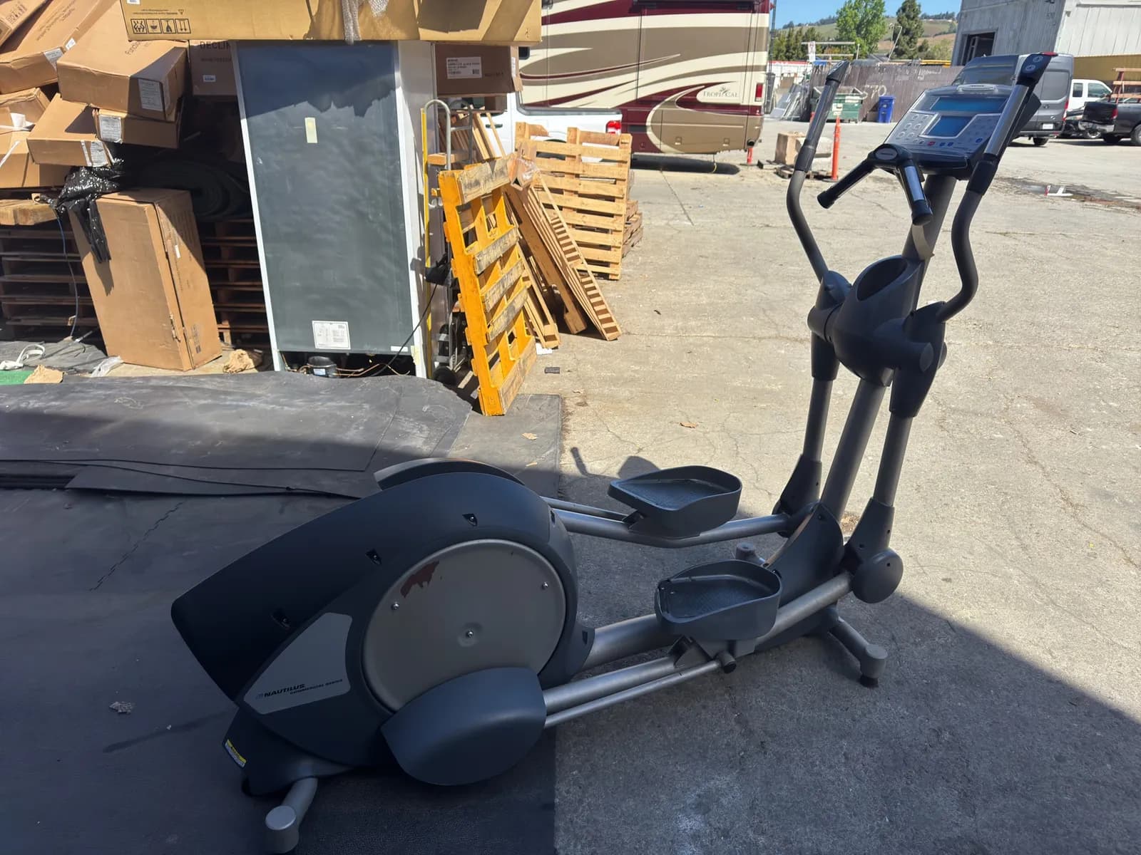 nautilus-commercial-series-e916-elliptical-922b5f