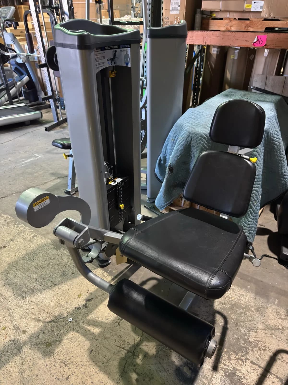 nautilus-s4le-leg-extension-machine-0d2eb8