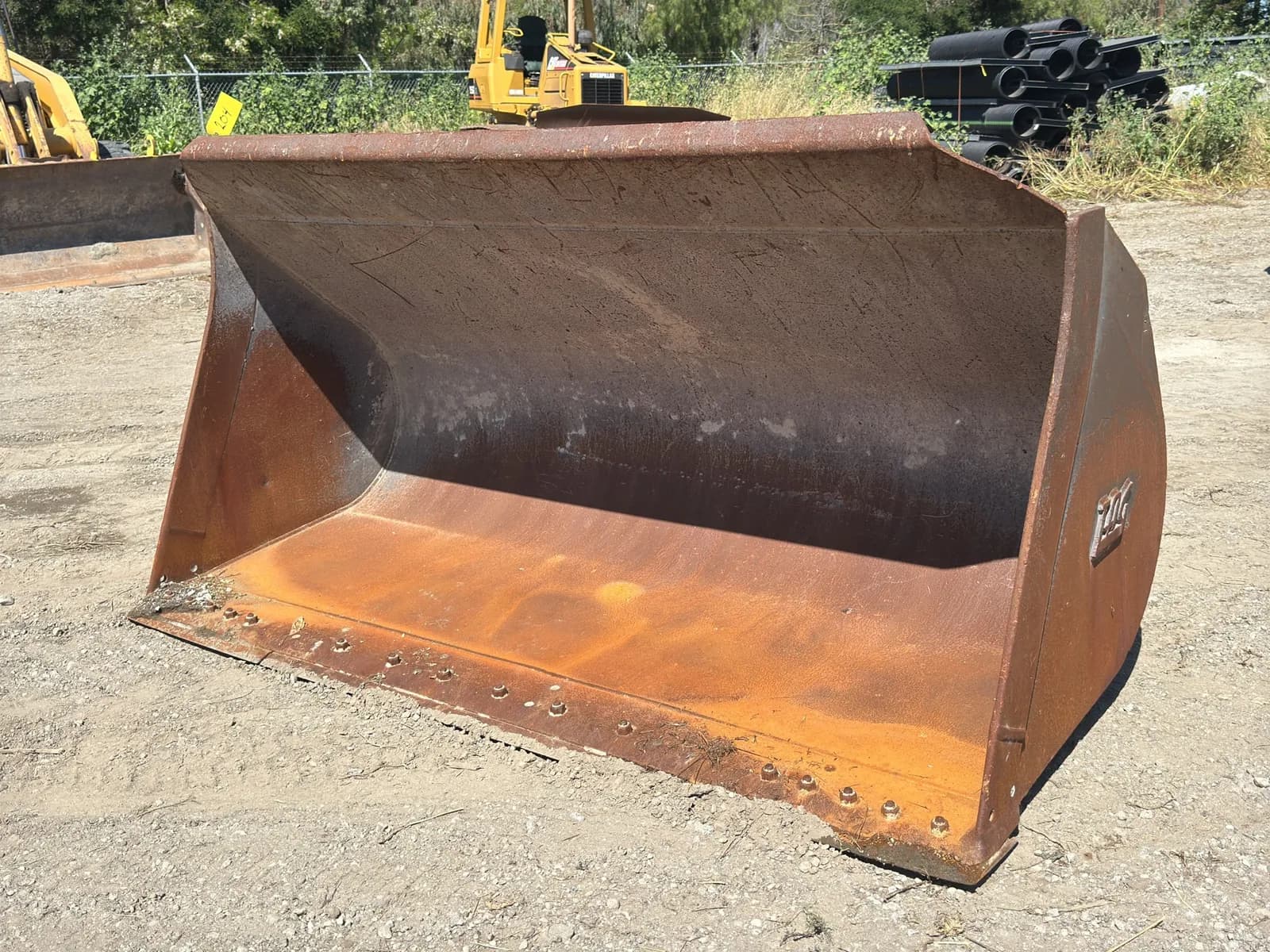 8-tag-loader-bucket-mo3eud4q