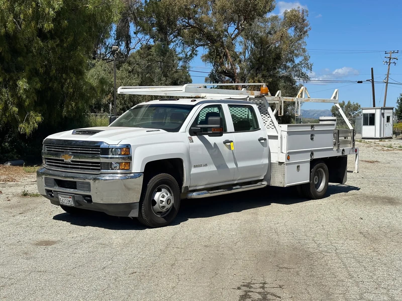 2018-chevrolet-3500hd-crew-cab-duramax-turbo-diesel-dually-utility-truck-with-lumber-rack-mo291i4z